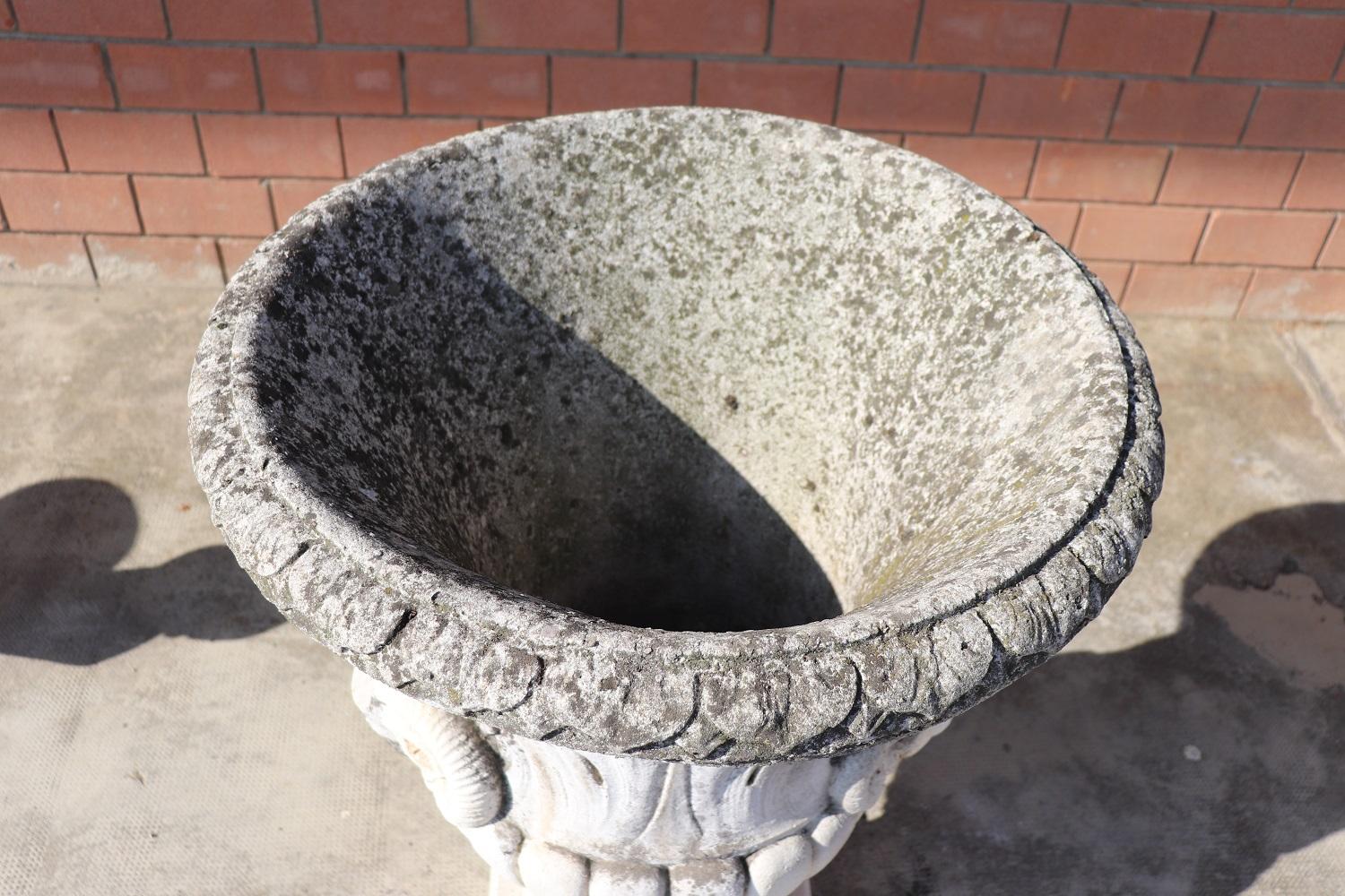 20th Century Italian Neoclassical Carved Limestone Garden Large Vase In Good Condition In Casale Monferrato, IT