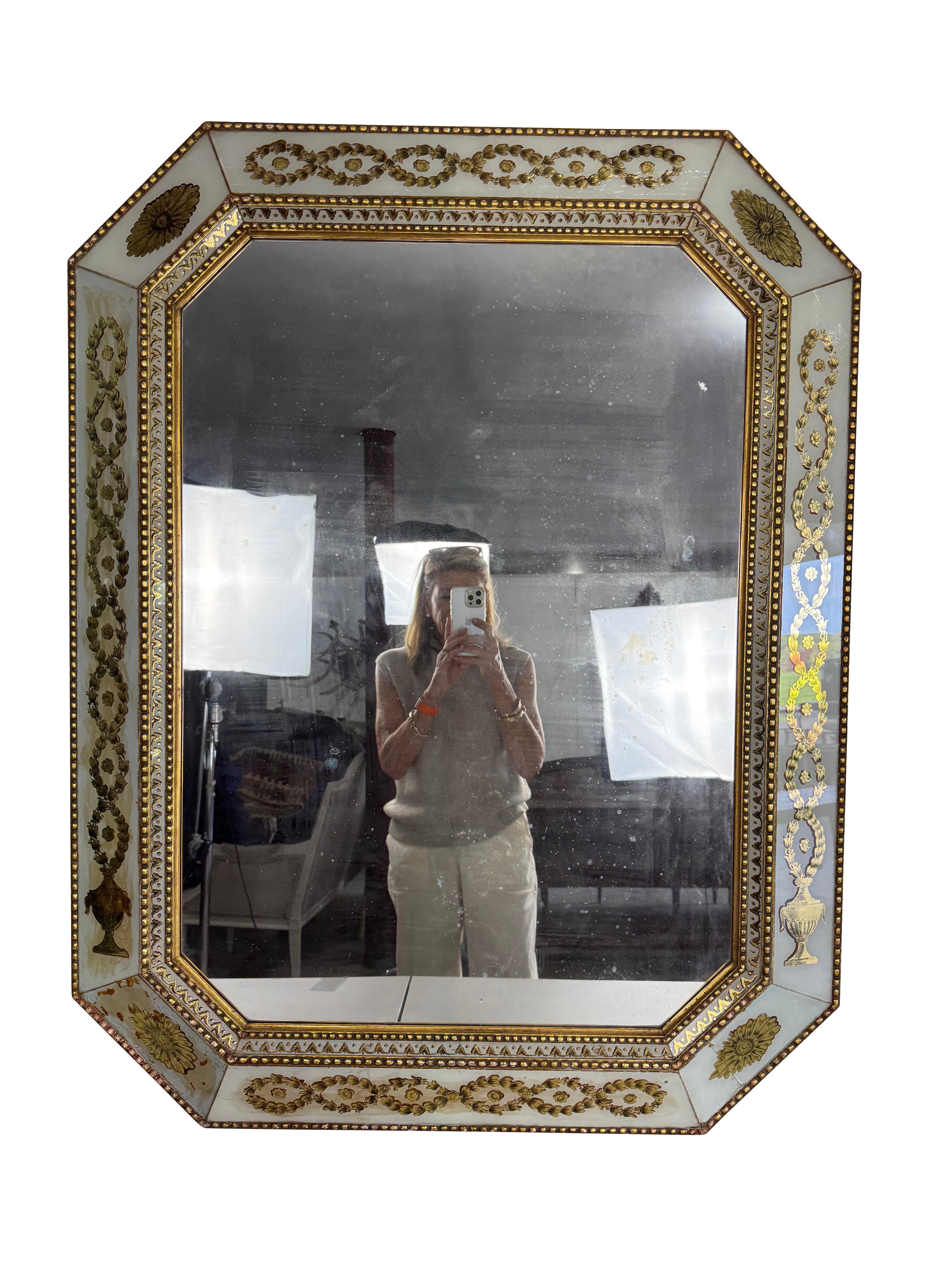 Espejo Églomisé Neoclásico Italiano del Siglo XX en Blanco y Oro Europeo en venta