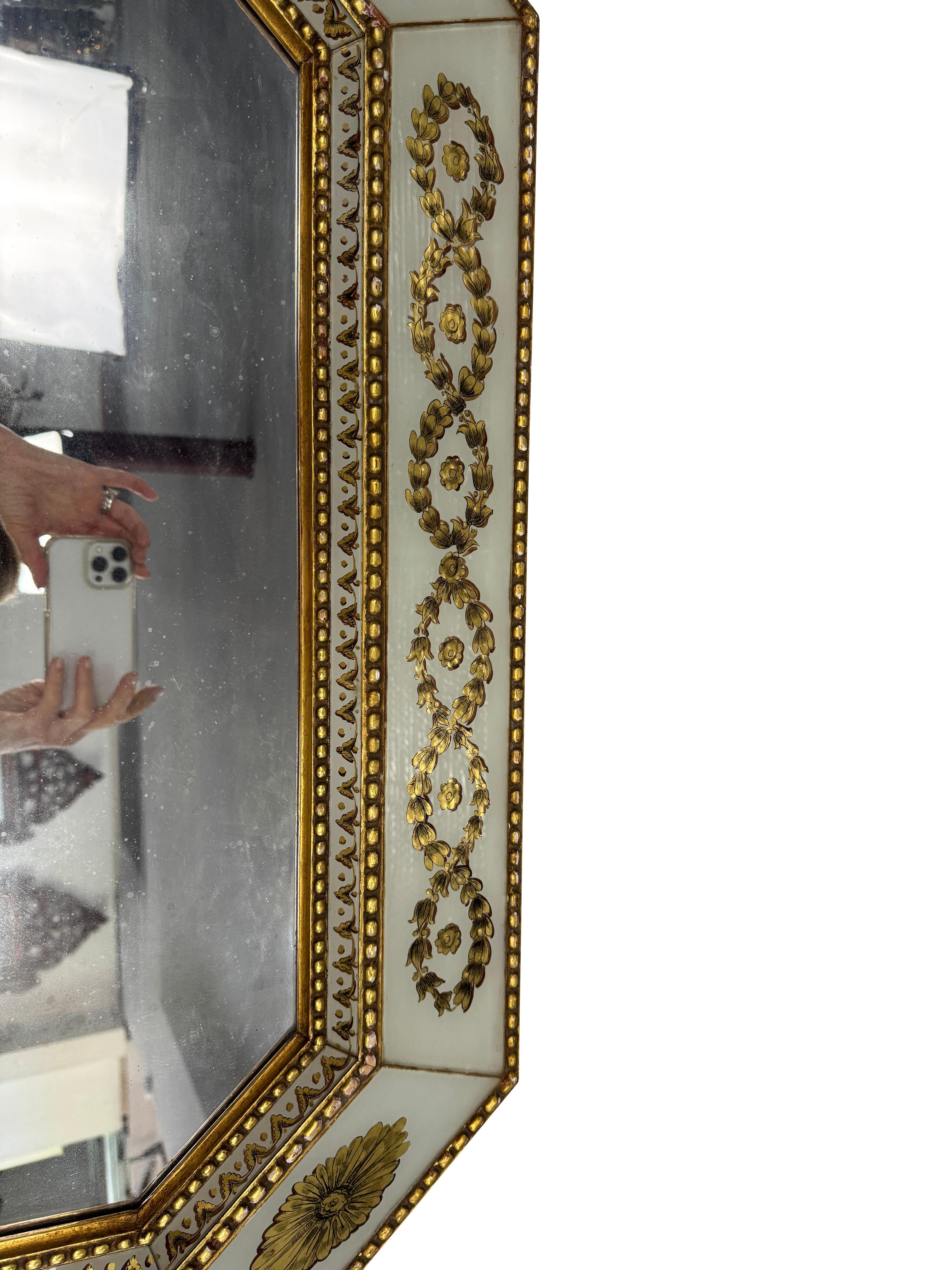 Espejo Églomisé Neoclásico Italiano del Siglo XX en Blanco y Oro Vidrio en venta