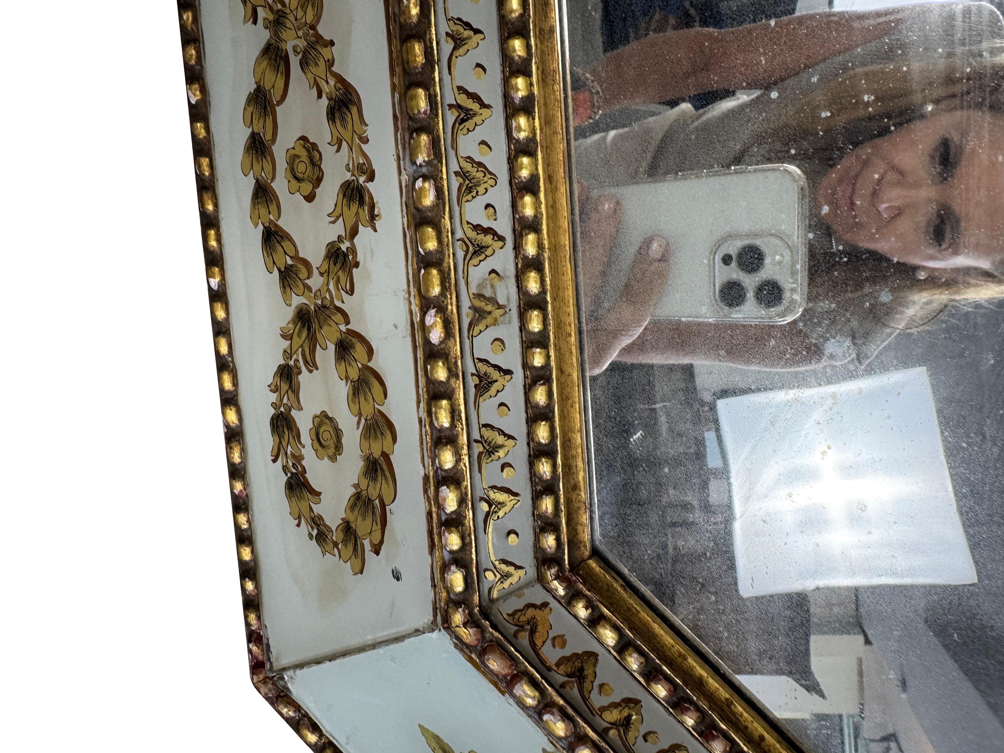 Espejo Églomisé Neoclásico Italiano del Siglo XX en Blanco y Oro en venta 2