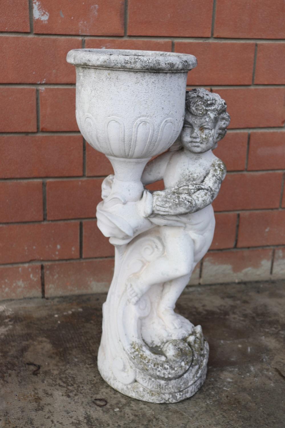 20th Century Italian Neoclassical Stone Garden Statue with Vase, Set of 2 In Good Condition For Sale In Casale Monferrato, IT