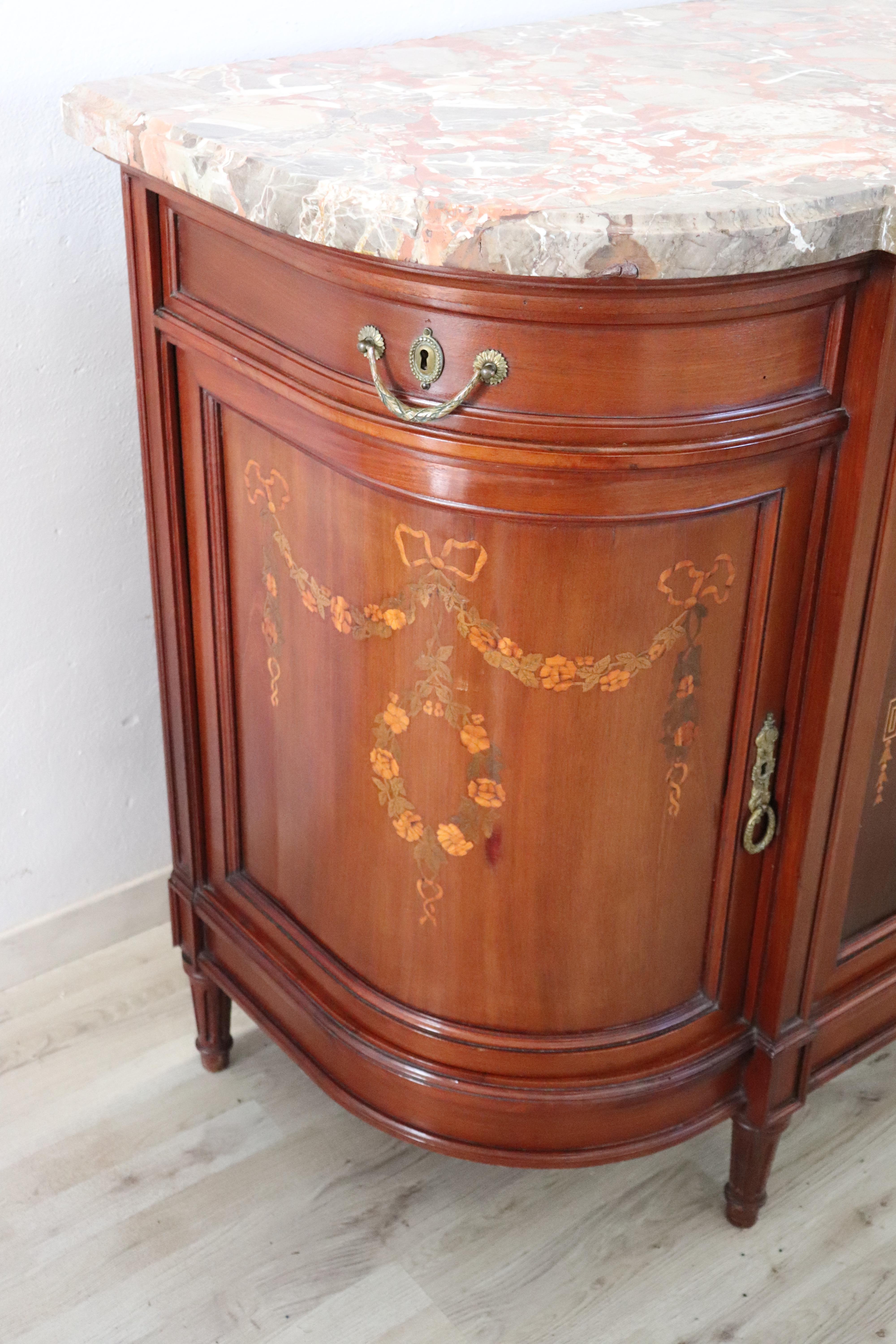 20th Century Italian Neoclassical Style Inlaid Cherrywood Sideboard or Buffet In Excellent Condition In Casale Monferrato, IT