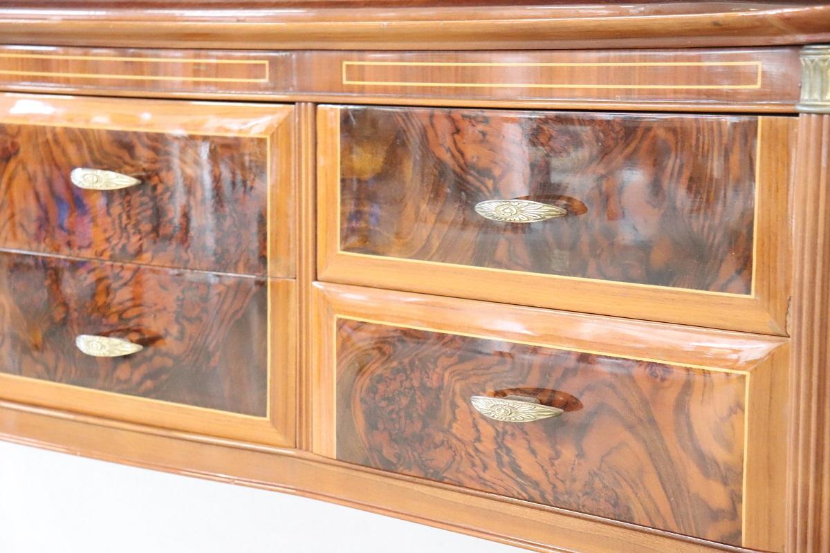 Vitrina de estilo neoclásico italiano del siglo XX Chapado en venta