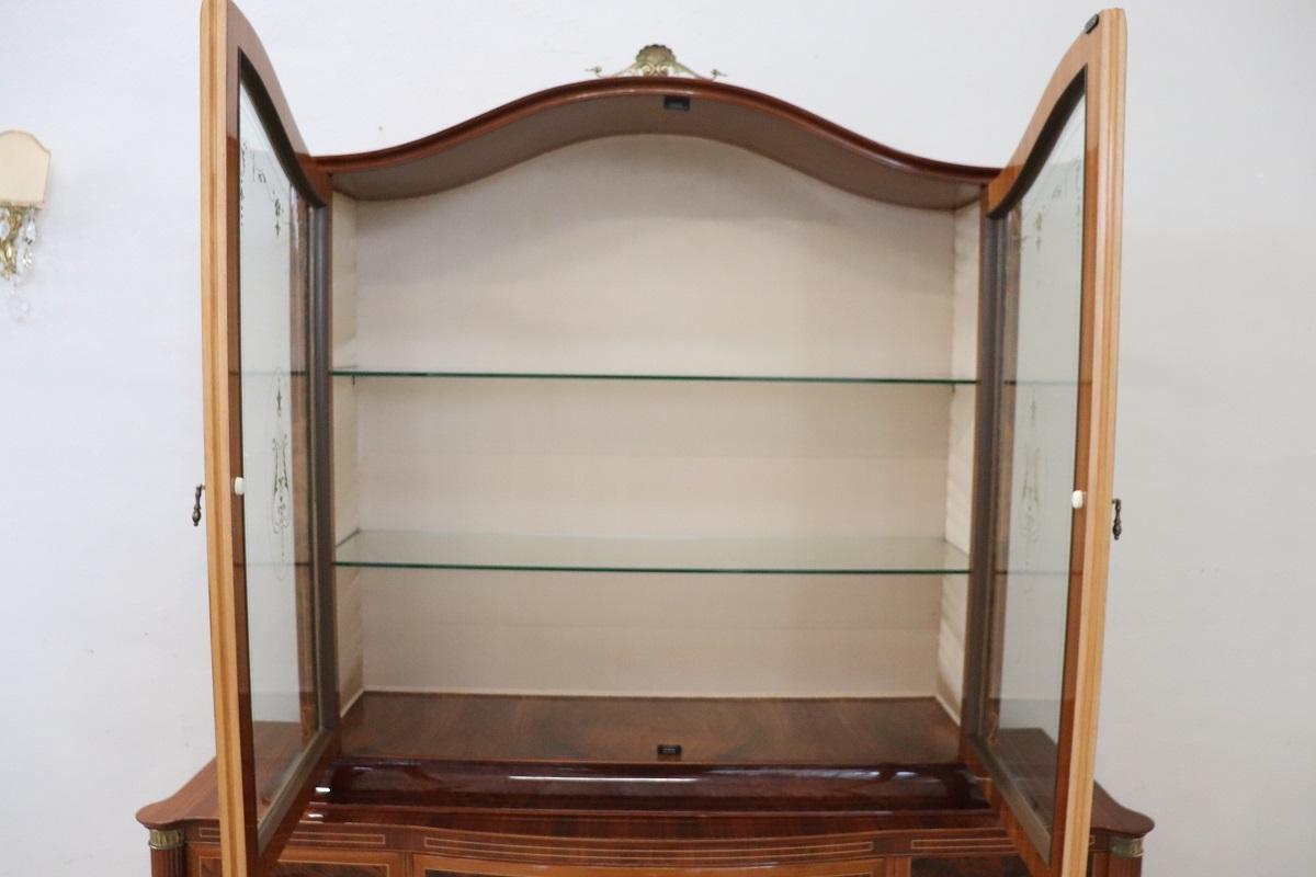 Vitrina de estilo neoclásico italiano del siglo XX en venta 1