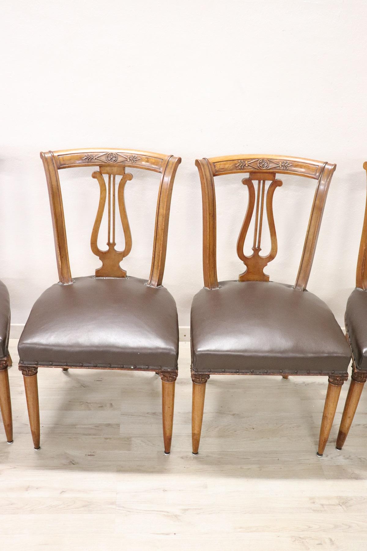 20th Century Italian Neoclassical Style Walnut Carved Set of Six Chairs In Excellent Condition In Casale Monferrato, IT