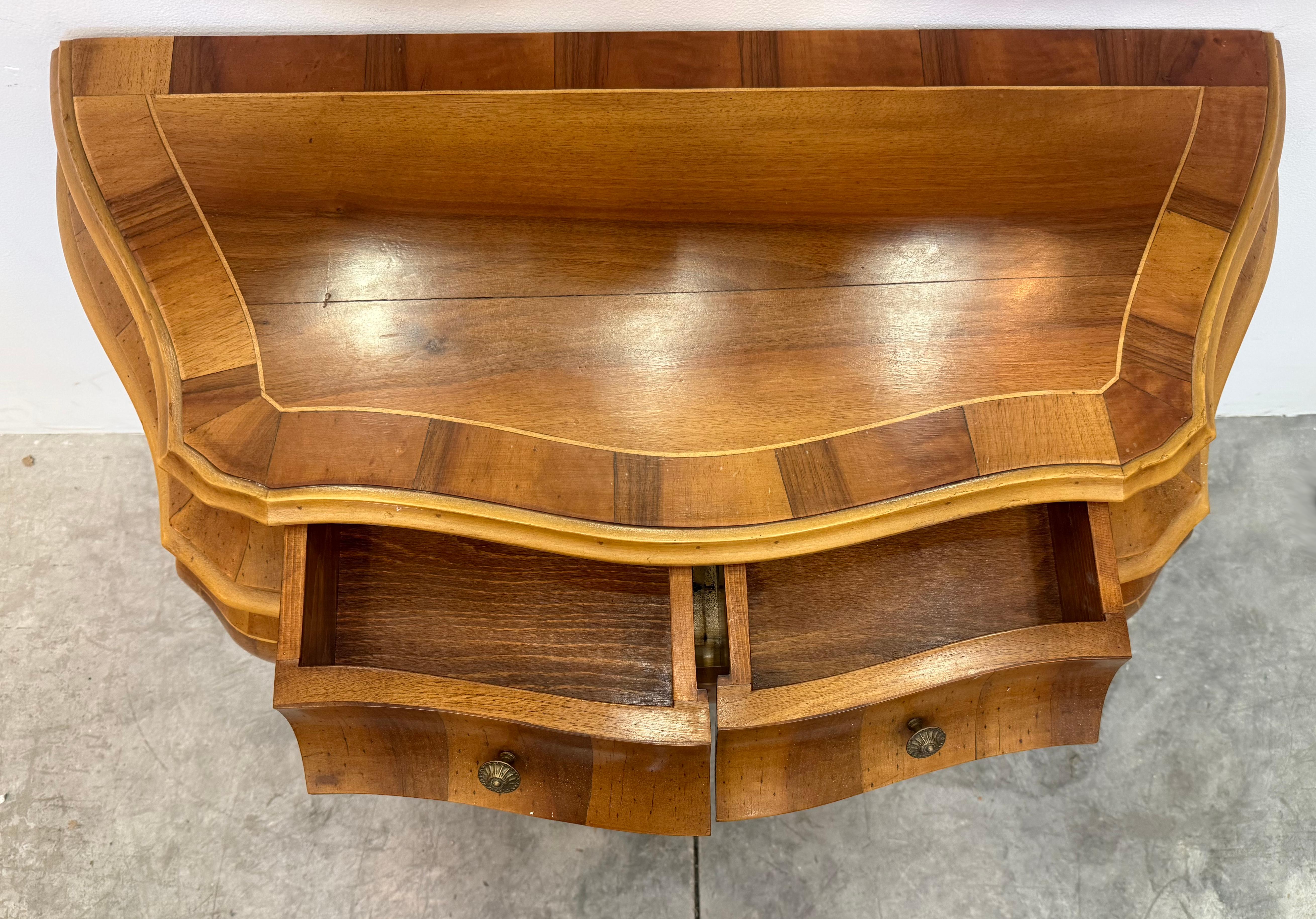 Cómoda de madera de olivo italiana del siglo XX en venta 6