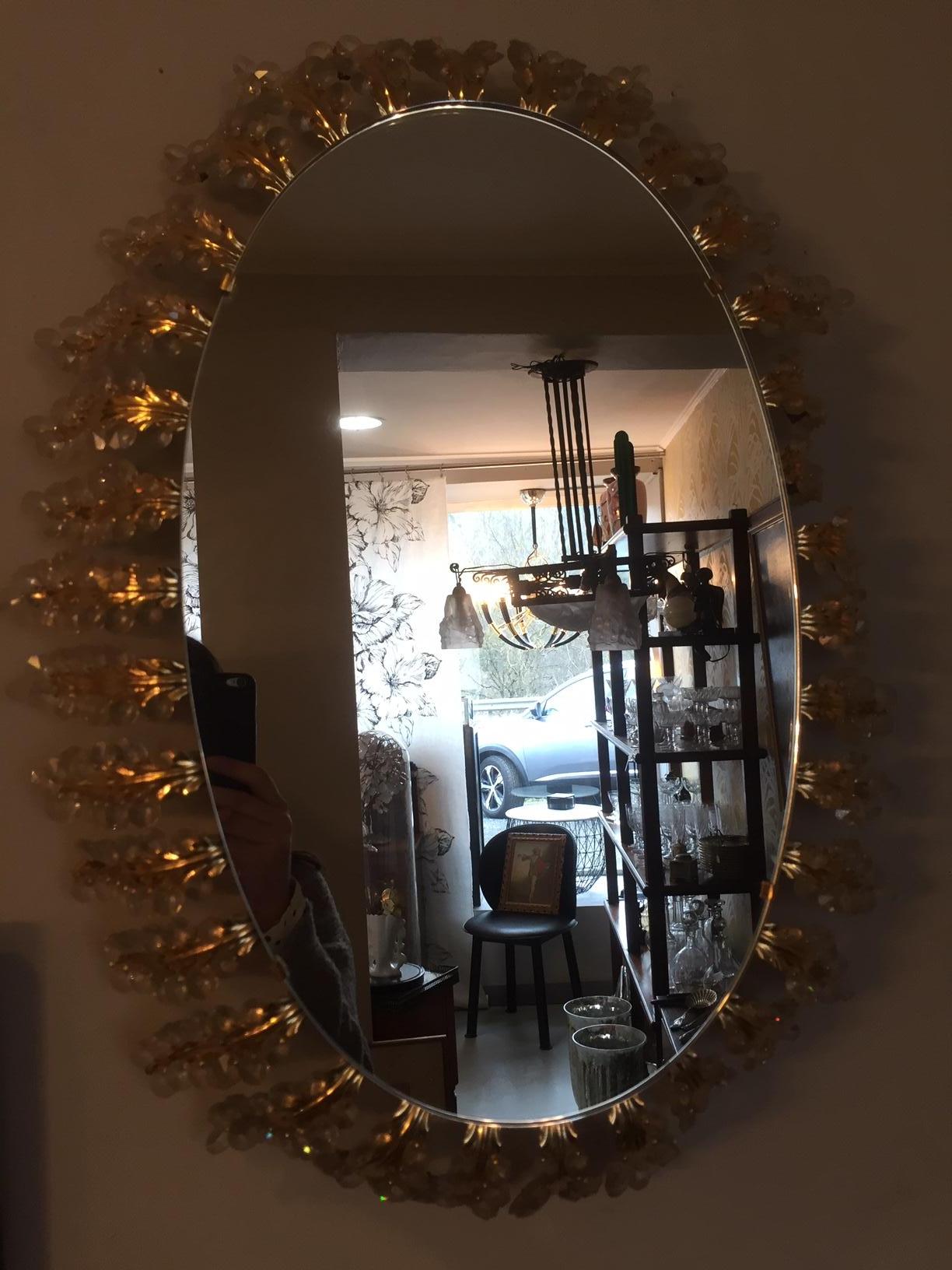 20th century, Italian oval brass and flowers mirror from the 1950s.
Brass circle to hold the mirror.
Beautiful quality.