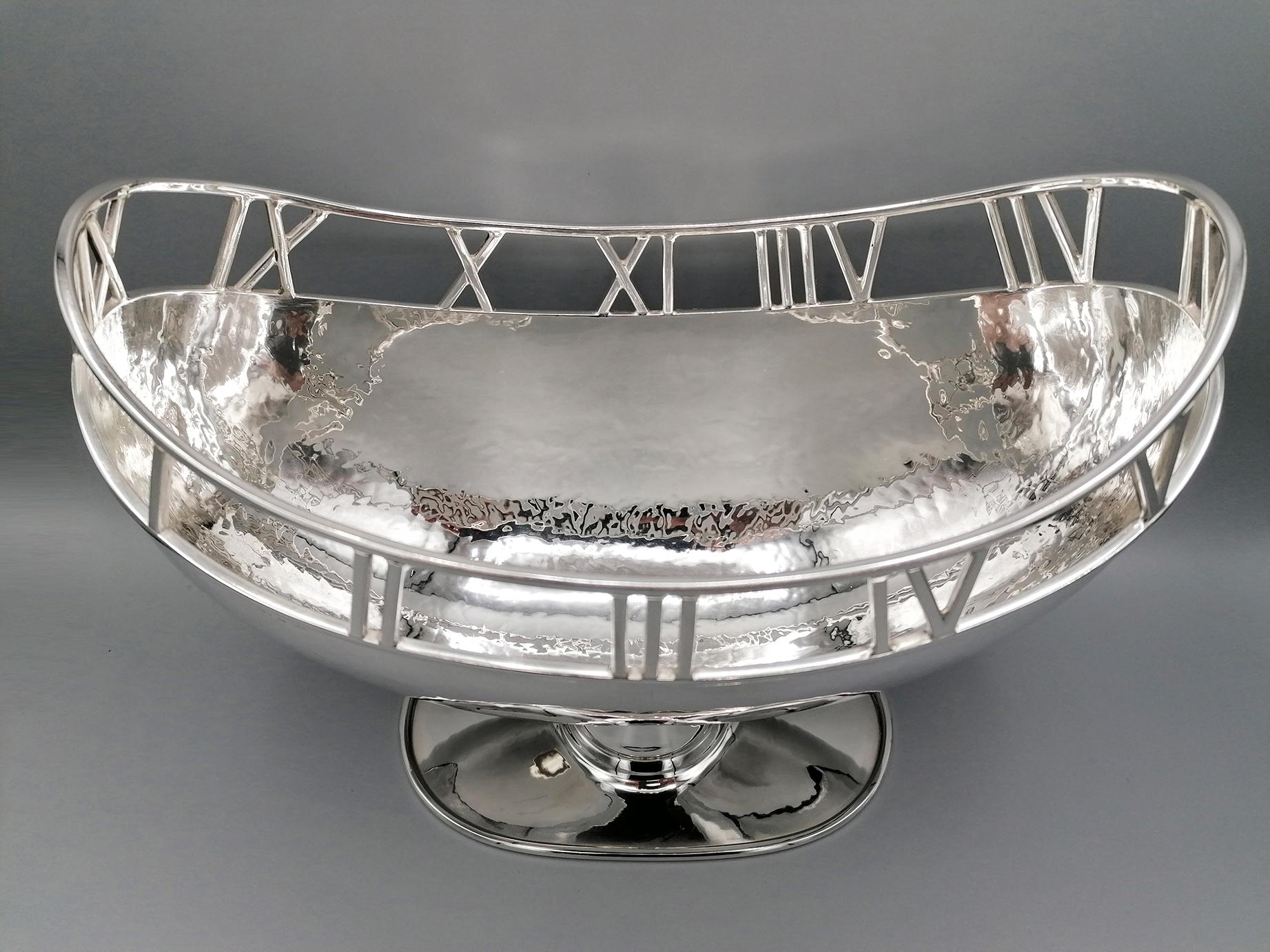 20th Century Italian Oval Hammered Solid Silver Jatte with Base For Sale 8