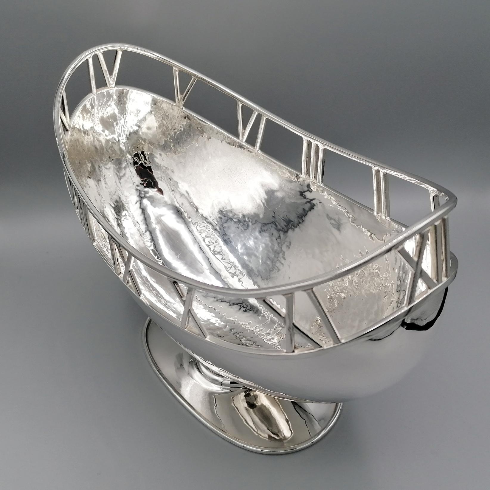 20th Century Italian Oval Hammered Solid Silver Jatte with Base For Sale 2