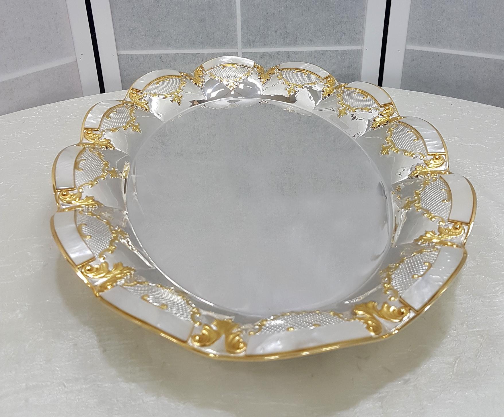 20th Century Italian Oval Silver Centerpiece with Mother of Pearl For Sale 3