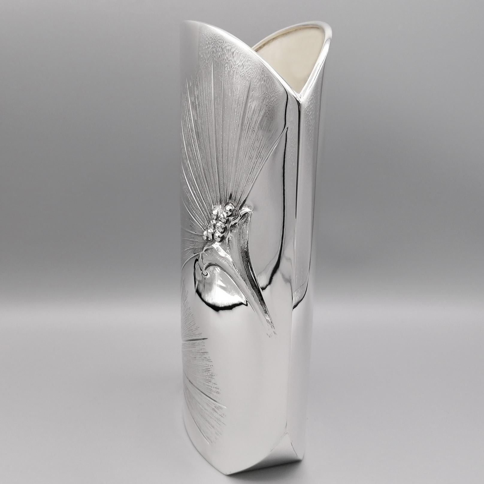 Italienische ovale Vase aus massivem Silber des 20. Jahrhunderts mit Sterlingsilber (Geprägt) im Angebot