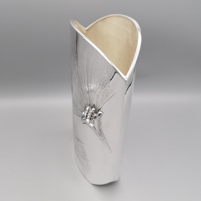 20th Century Italian Oval Solid Silver Vase with Sterlities In Excellent Condition For Sale In VALENZA, IT