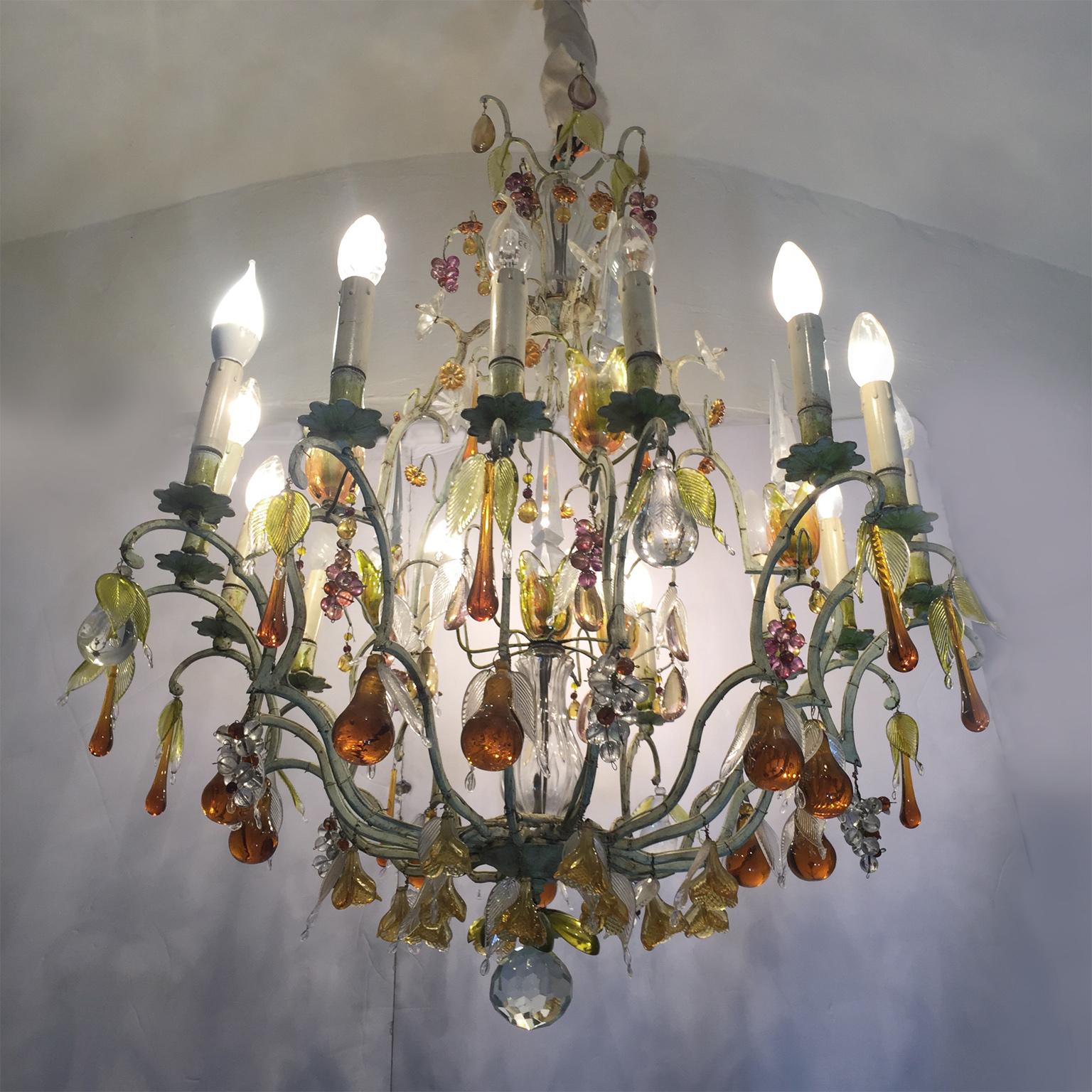 20th Century Italian Painted Bronze and Crystal Chandelier with Fruit Pendants im Angebot 7