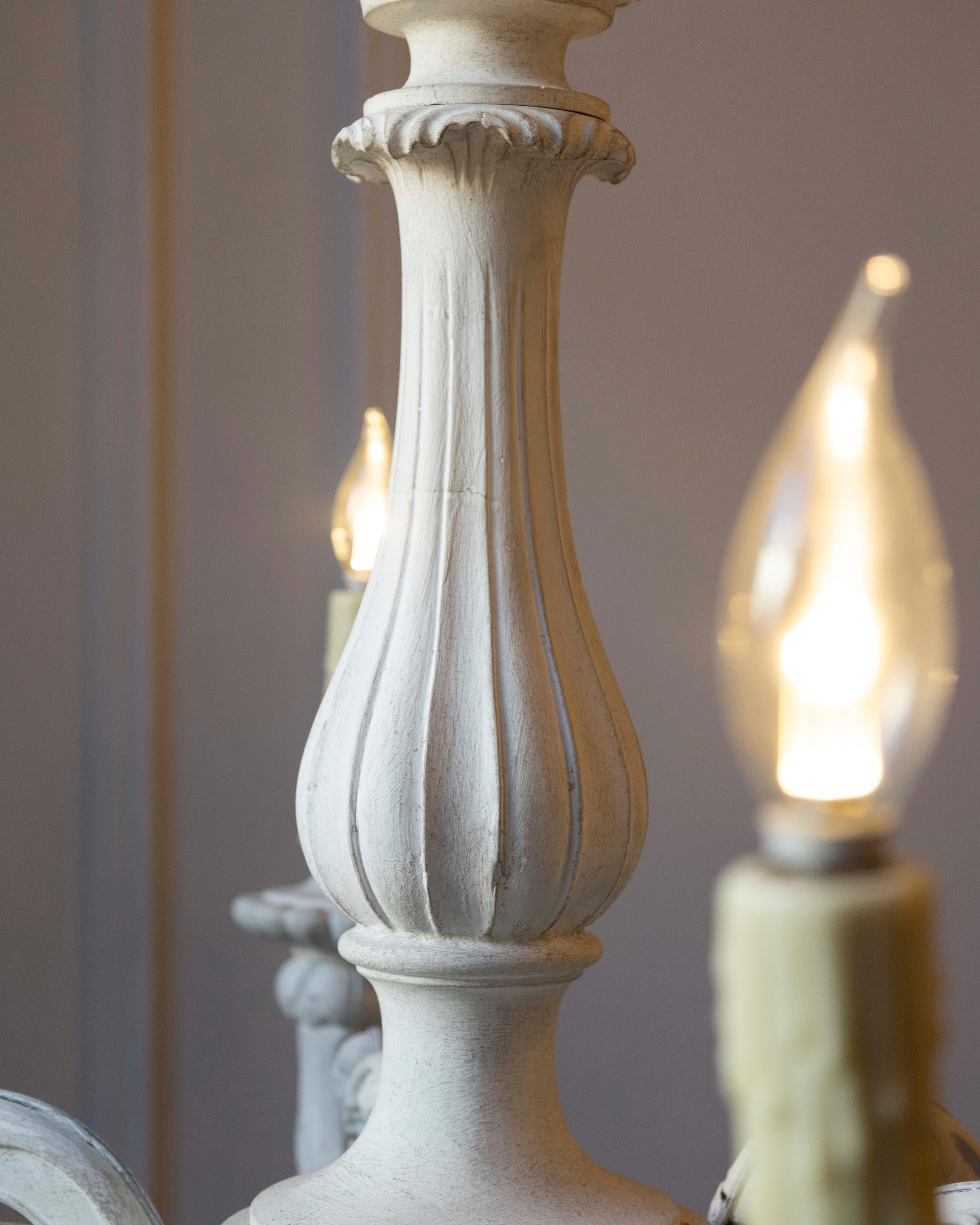 Lustre italien du 20e siècle en bois peint avec bras à volutes sculptées en vente 5