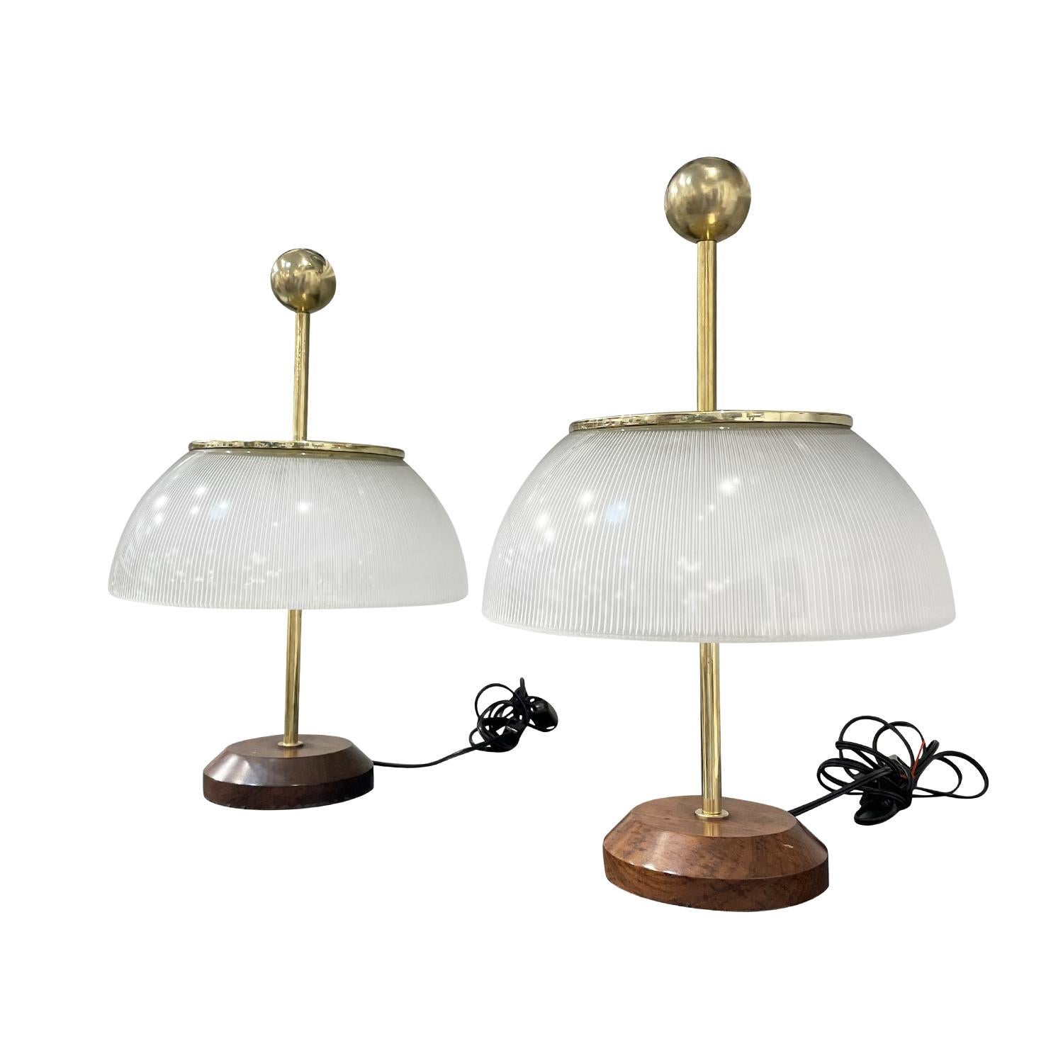 Mid-Century Modern 20th Century Italian Pair of Alfa Glass Table Lamps by Artemide & Sergio Mazza For Sale