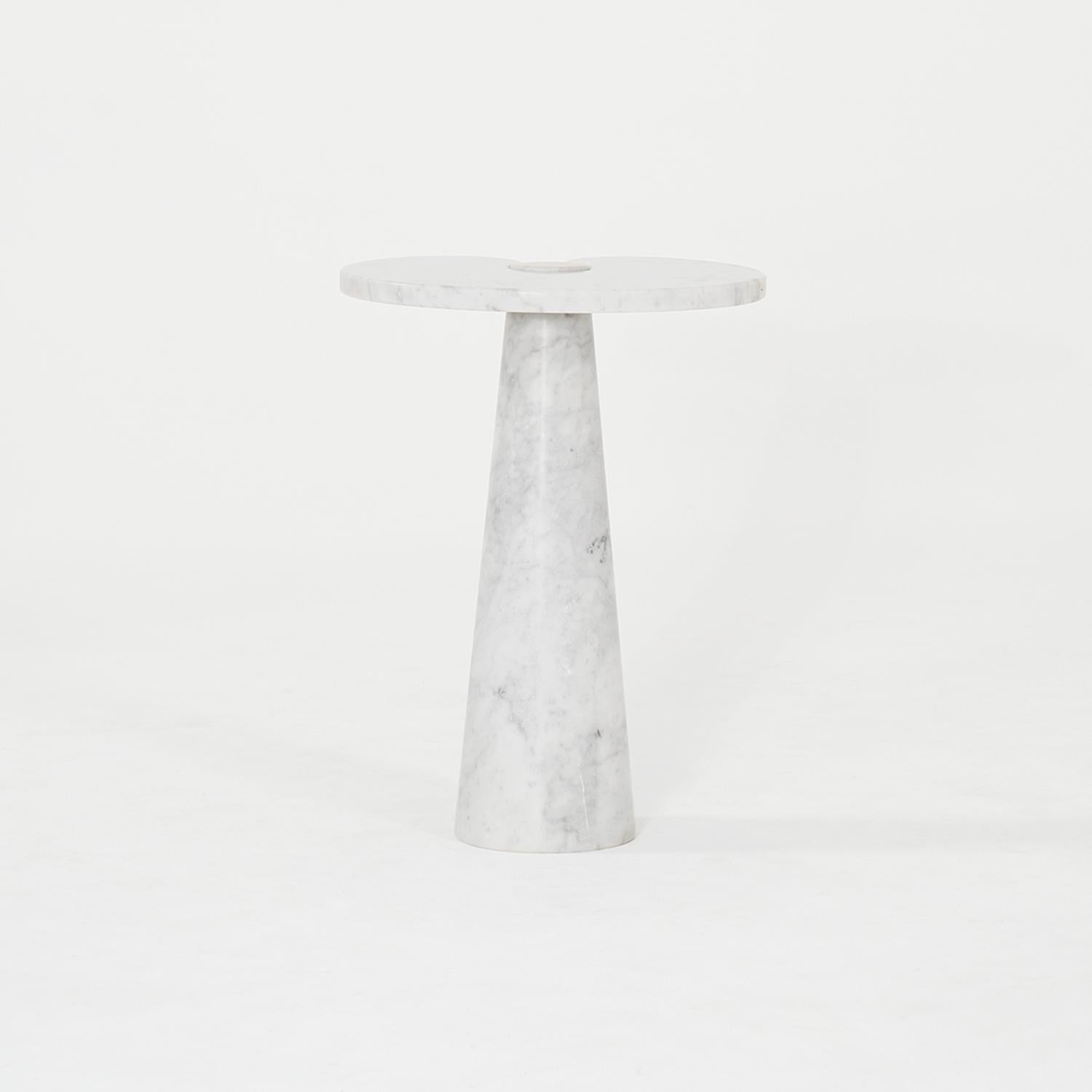 Hand-Carved 20th Century Set of Two Italian Carrara Marble Side Tables by Angelo Mangiarotti For Sale