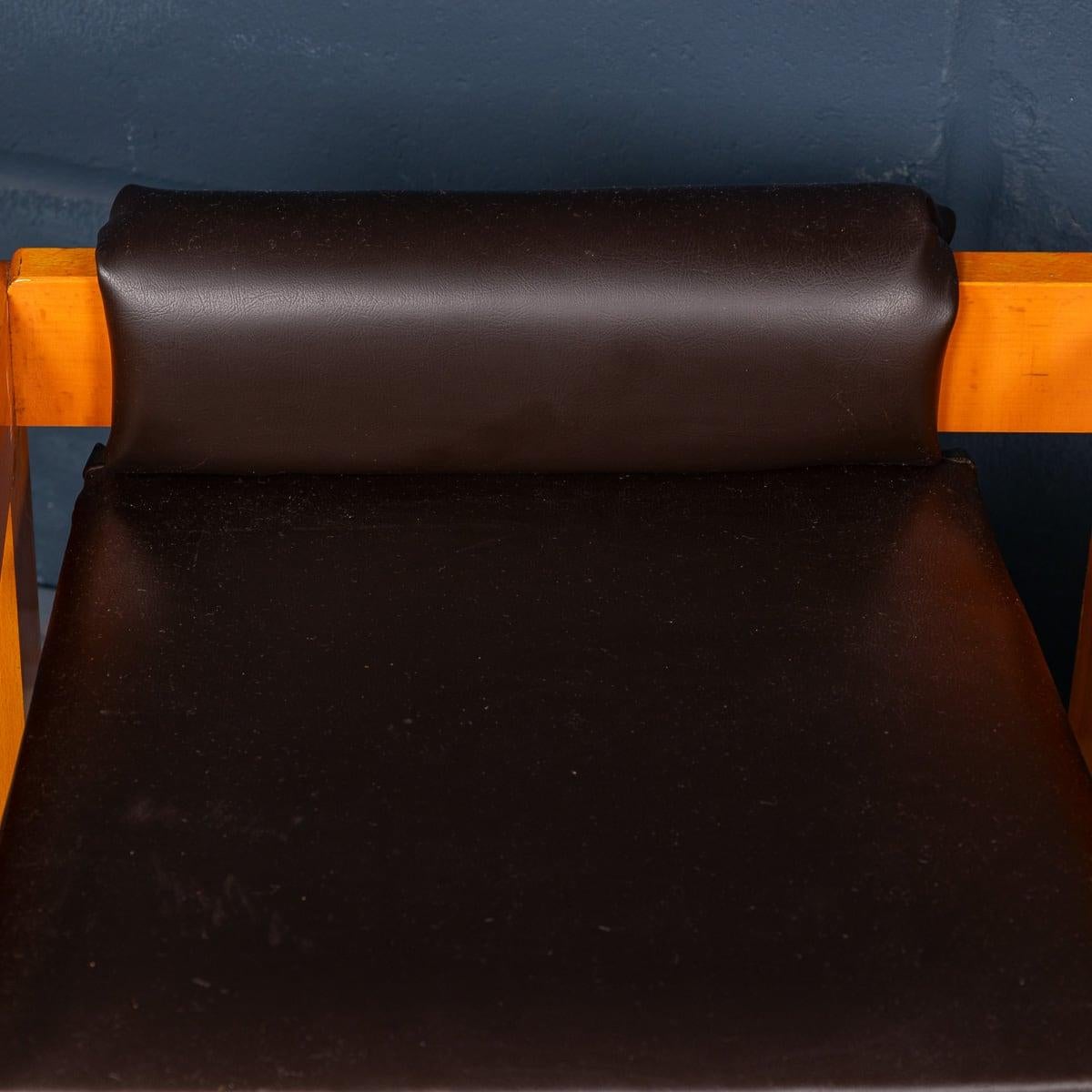 20th Century Italian Pair Of Children's Bauhaus Style Armchairs c.1980 For Sale 10