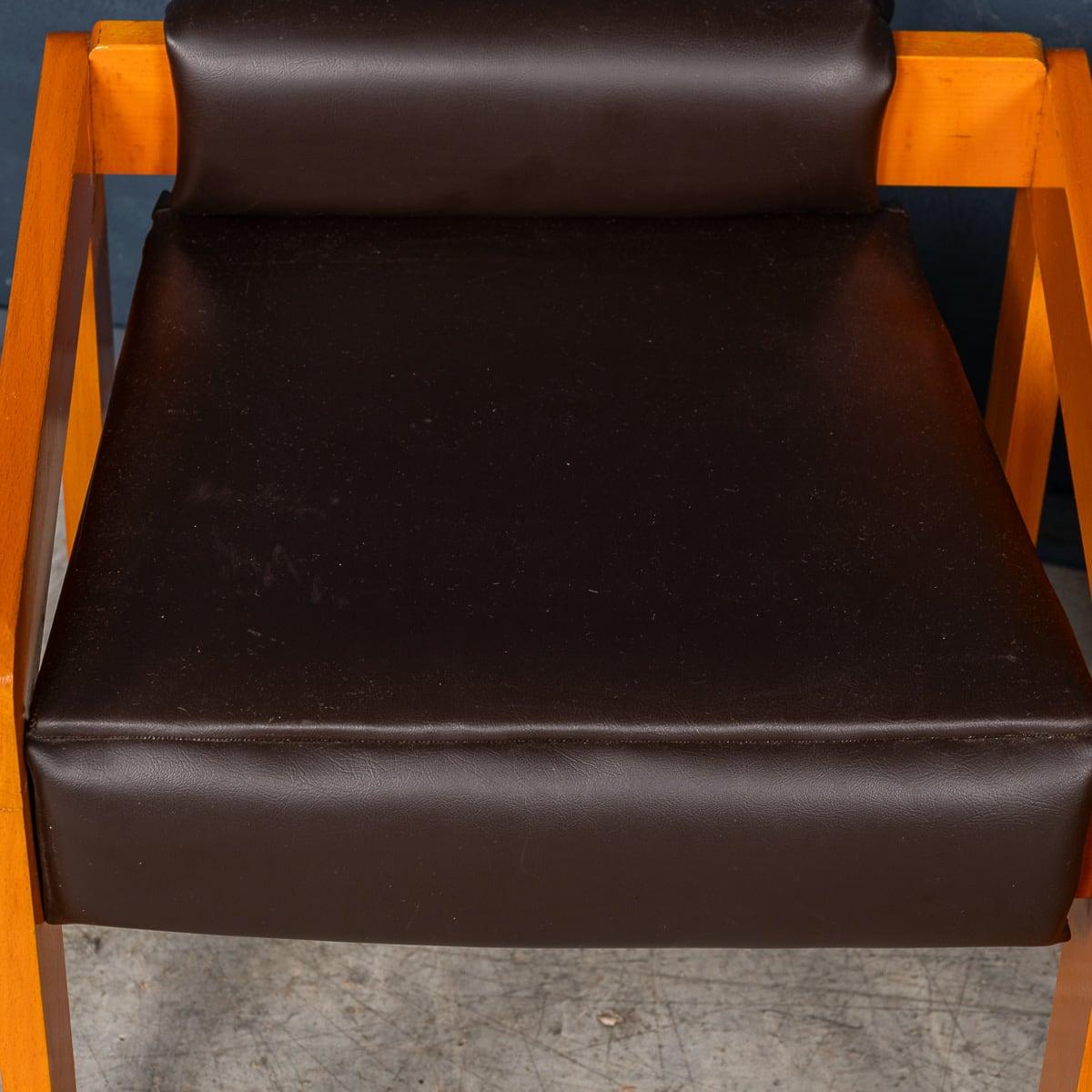 20th Century Italian Pair Of Children's Bauhaus Style Armchairs c.1980 For Sale 11