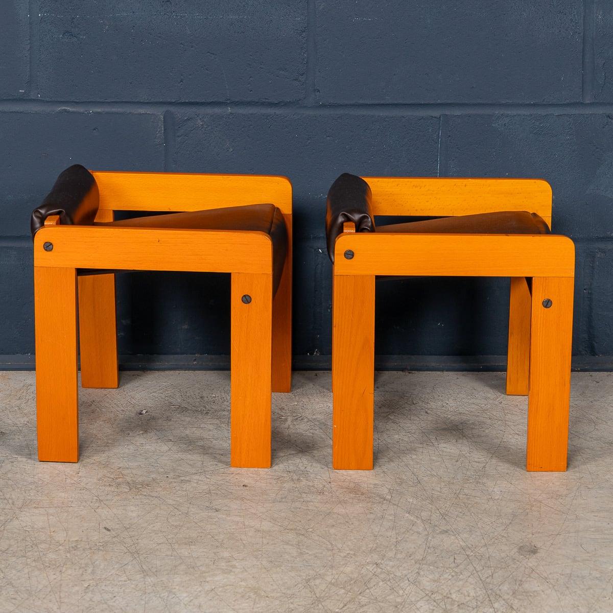 20th Century Italian Pair Of Children's Bauhaus Style Armchairs c.1980 For Sale 1