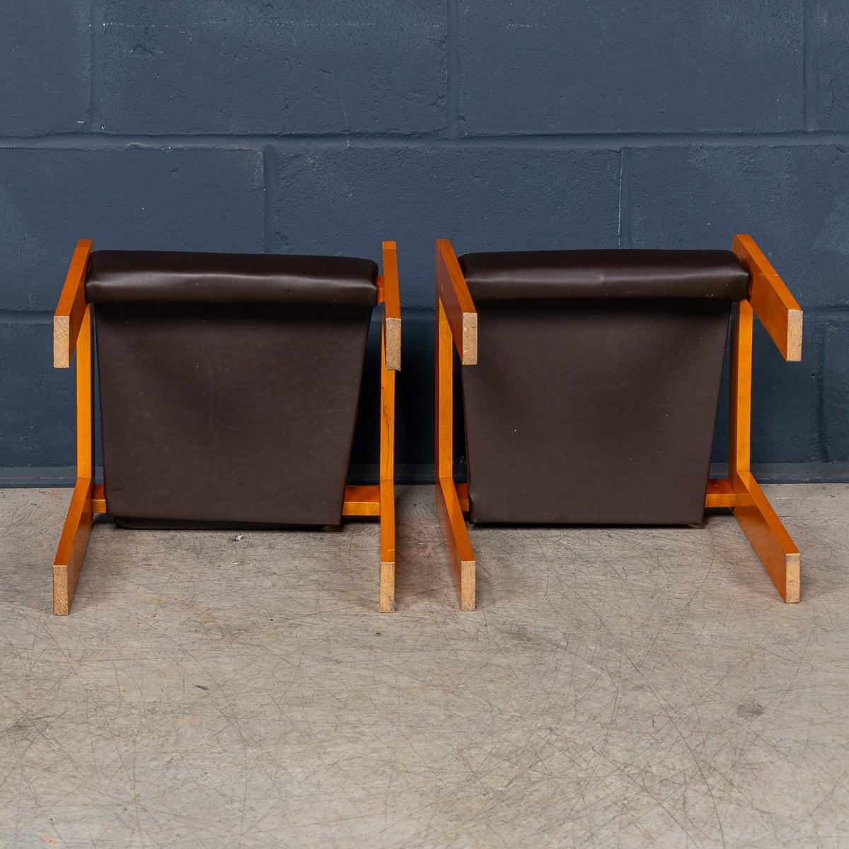 20th Century Italian Pair Of Children's Bauhaus Style Armchairs c.1980 For Sale 2