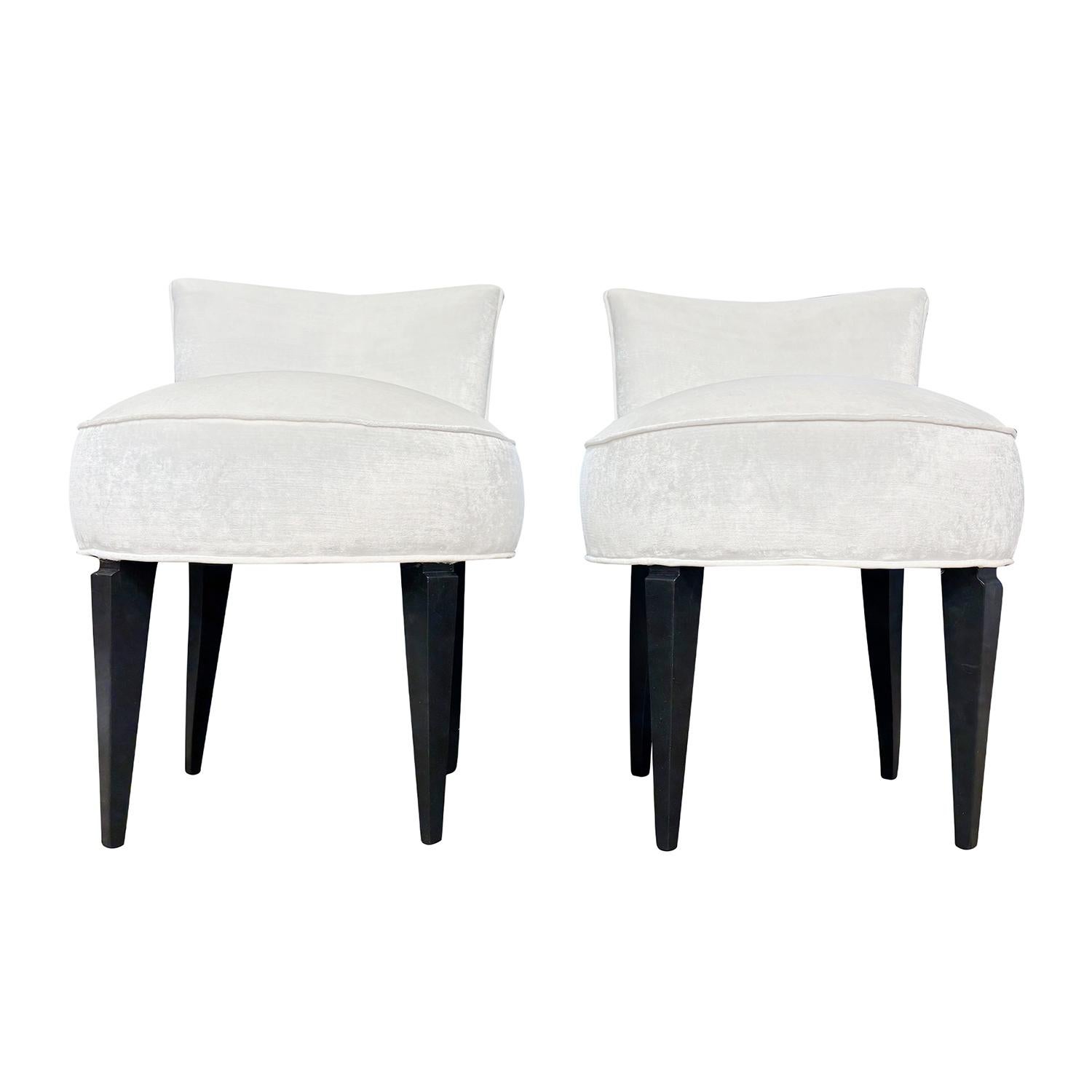 A pair of small vintage Mid-Century Modern Italian dresser chairs made of hand crafted lacquered, polished Beechwood in the style of Malatesta & Masson, in good condition. These sculptural side chairs feature clean lines and elegant proportions.
