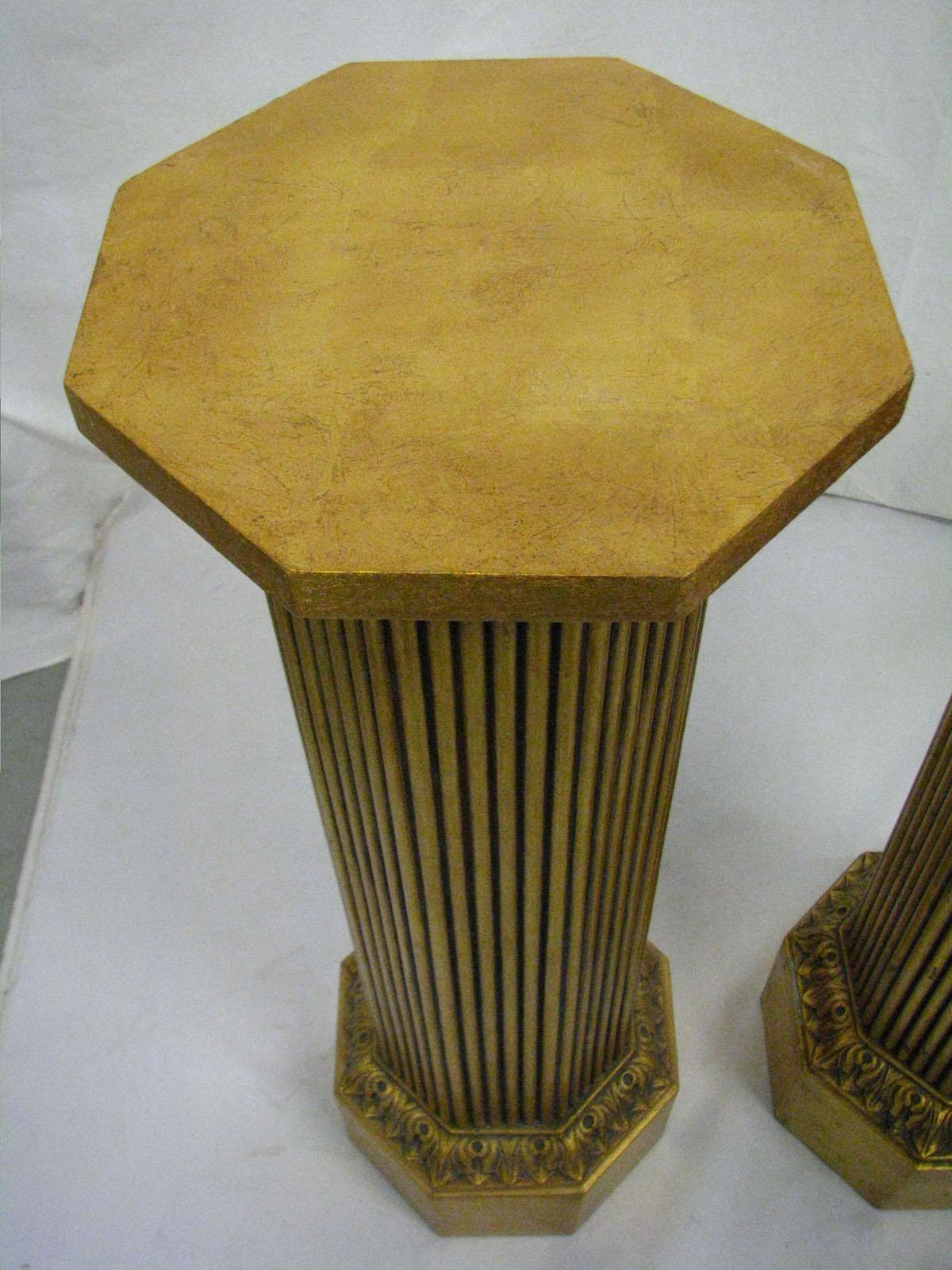 20th Century Italian Pair of Gilded Wood Columns / Pedestals / Stands For Sale 1