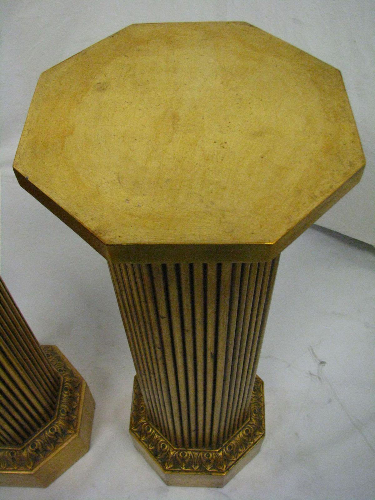 20th Century Italian Pair of Gilded Wood Columns / Pedestals / Stands For Sale 2