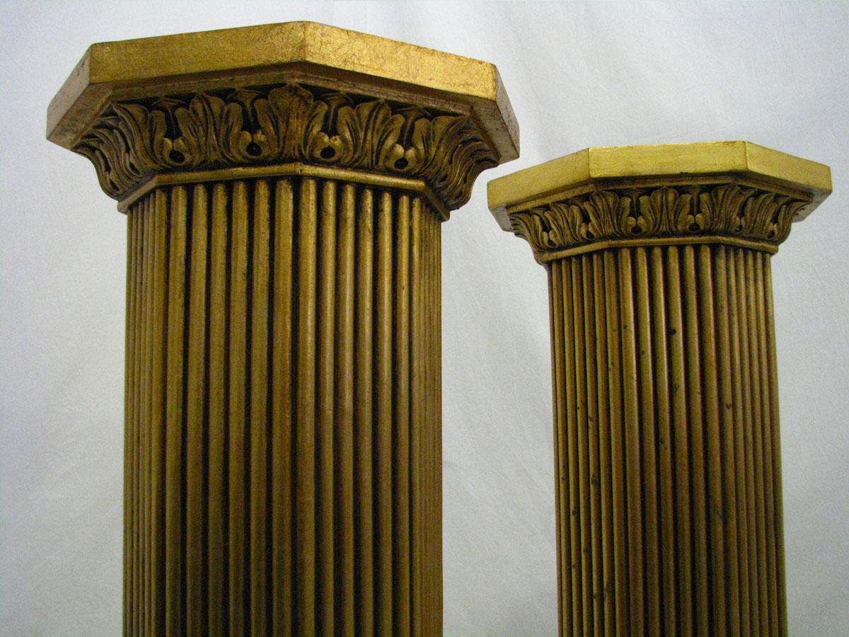 20th Century Italian Pair of Gilded Wood Columns / Pedestals / Stands For Sale 3