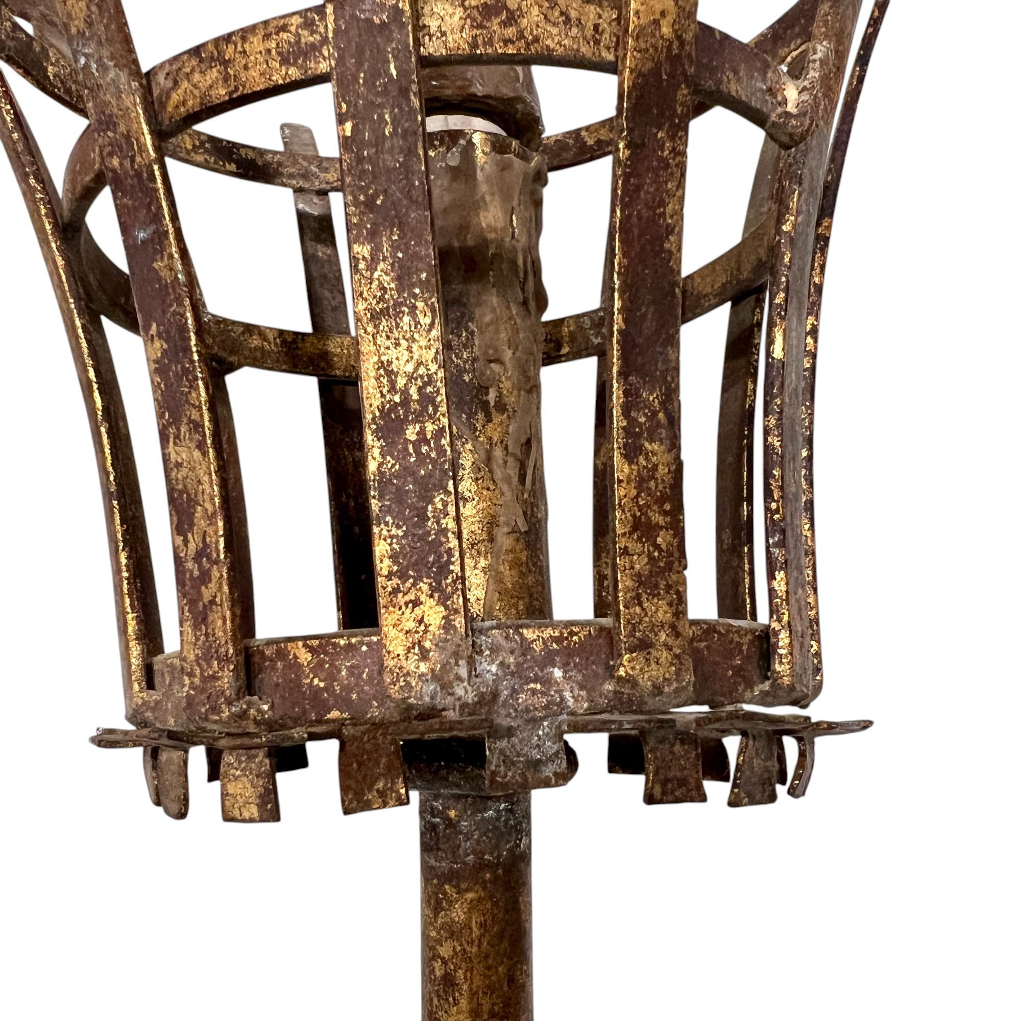 Coppia di grandi lampade in ferro del XX secolo in vendita 2