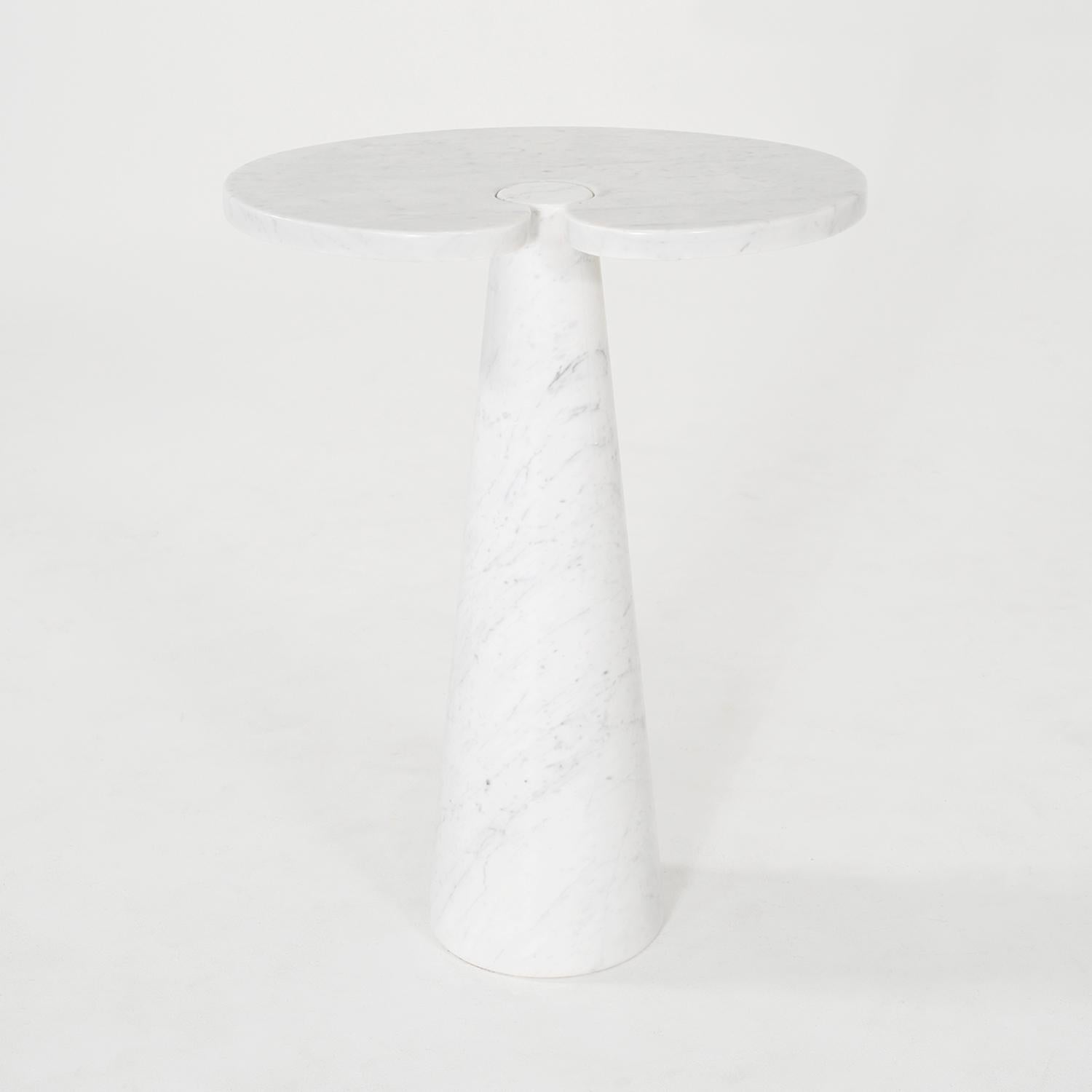 A white-grey, similar vintage Mid-Century modern Italian pair of freestanding side, corner tables made of hand crafted Carrara marble, designed by Angelo Mangiarotti and produced by Skipper in good condition. The half round, tall Eros end tables