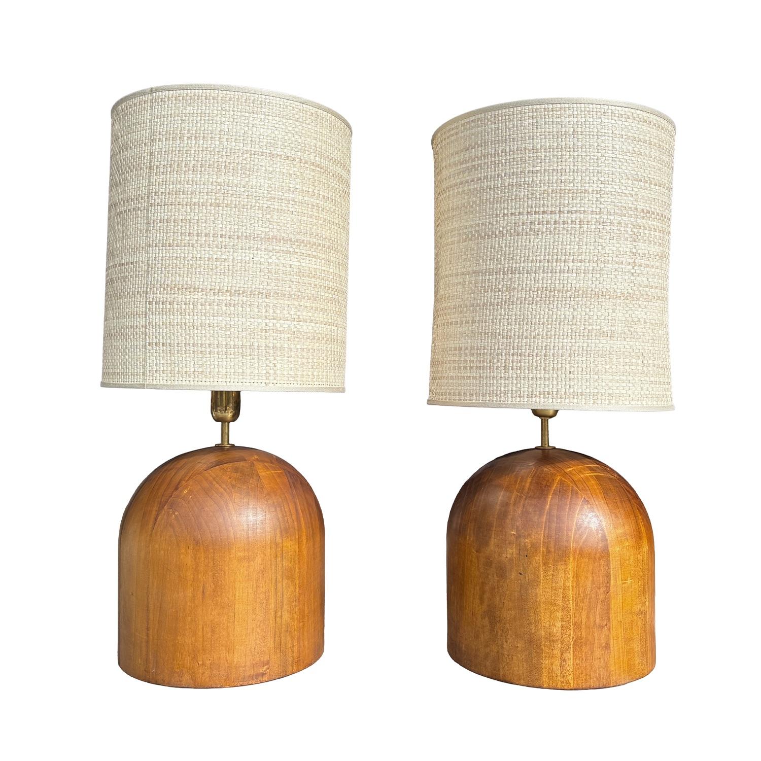 20e siècle Paire de lampes de table italiennes en noyer de style moderne du milieu du siècle dernier en vente 4