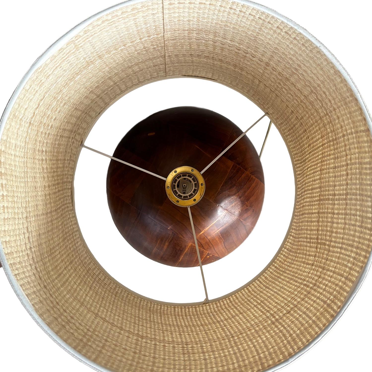 20e siècle Paire de lampes de table italiennes en noyer de style moderne du milieu du siècle dernier en vente 1