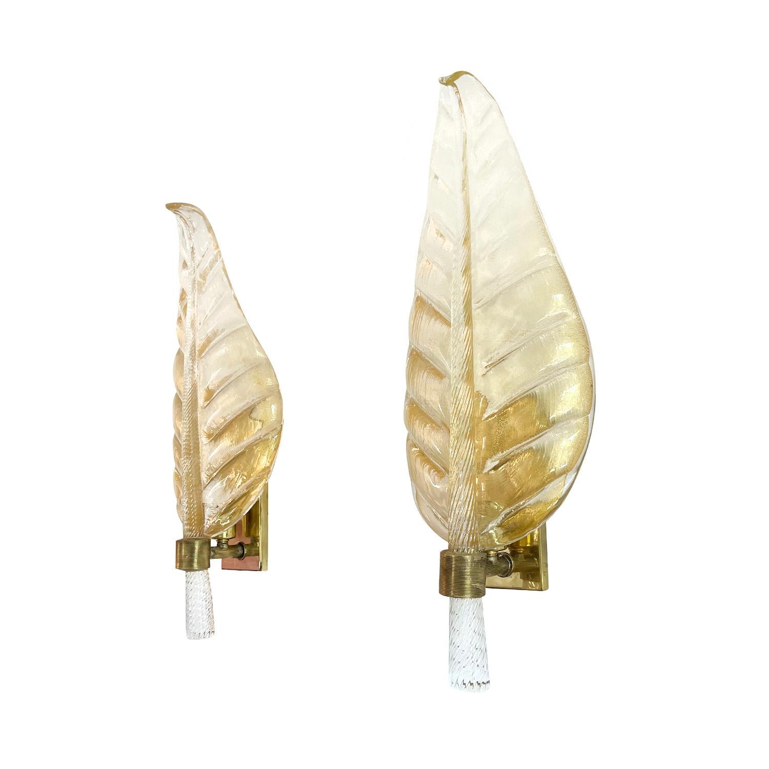 Hand-Crafted 20th Century Italian Pair of Murano Glass Oro Sommerso, Brass Leaf Wall Sconces
