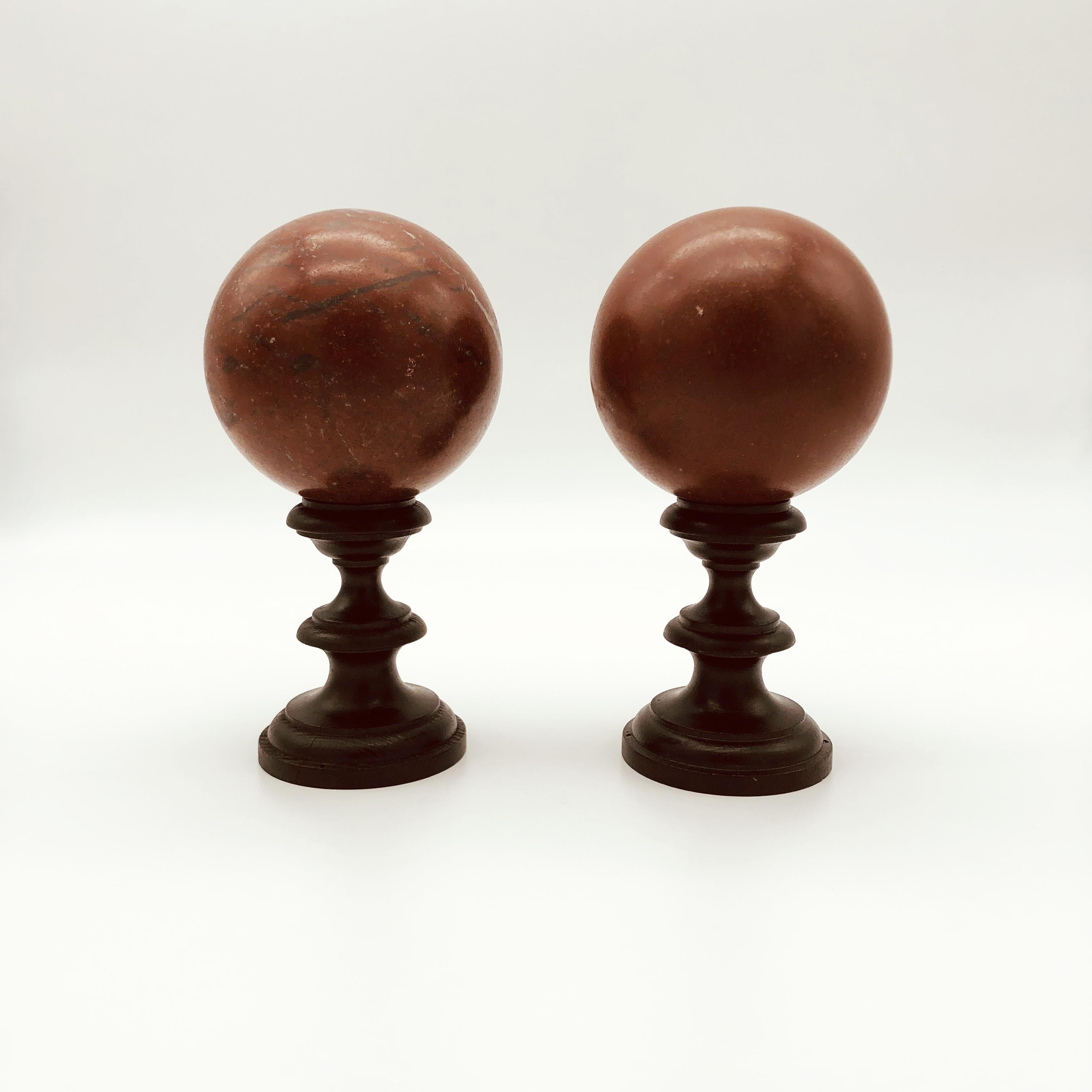 20th Century Italian Pair of Red Griotte Marble Sculpture Grand Tour Balls In Good Condition In Roma, IT