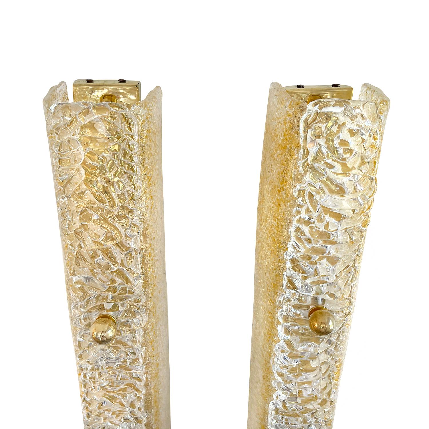 20th Century Italian Pair of Slim Frosted Murano Glass Oro Sommerso Wall Lights In Good Condition For Sale In West Palm Beach, FL