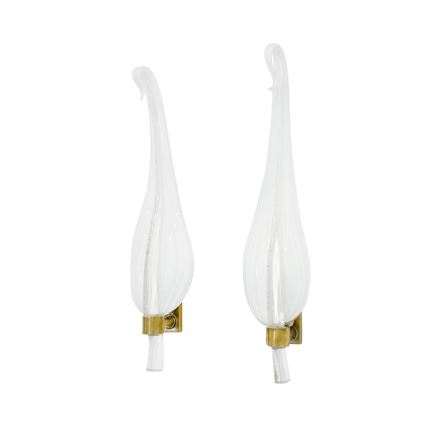 A slim, vintage Mid-Century Modern Italian pair of wall sconces made of hand blown Murano glass Sommerso with a polished brass stripped ring, imitating a feather. Each of the appliques features one light socket, in good condition. The wires have