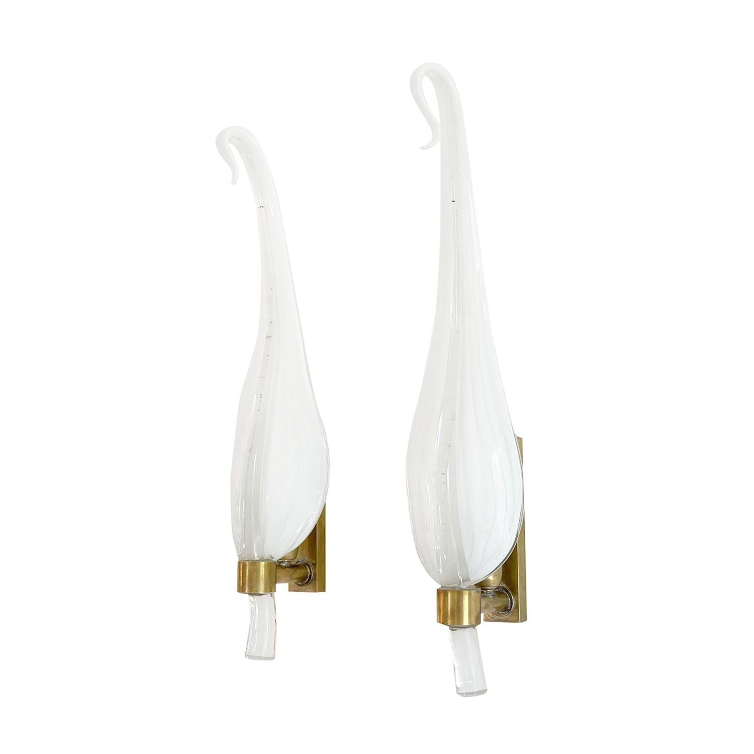 Hand-Crafted 20th Century Italian Pair of Slim Murano Glass Sommerso Feather Wall Sconces