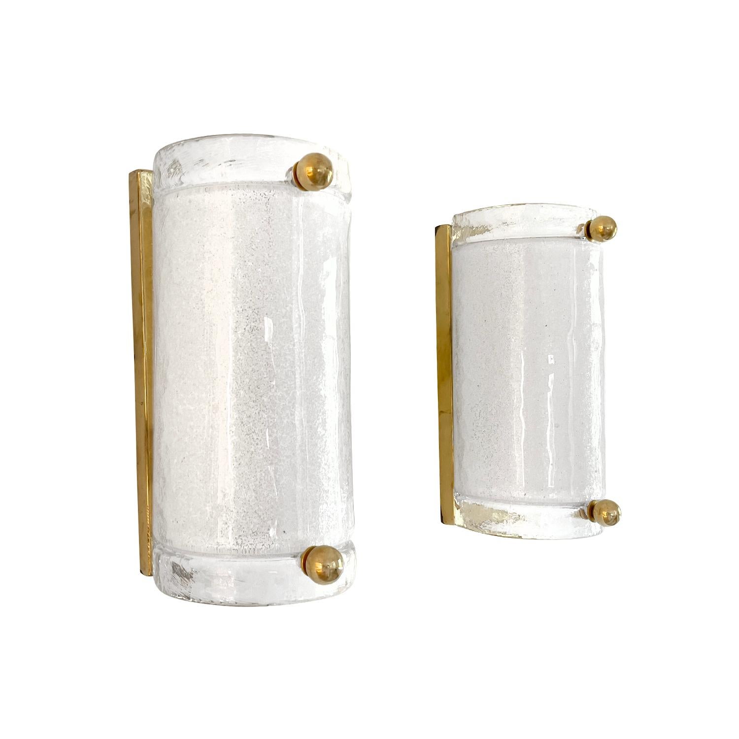 A small, vintage Mid-Century Modern Italian pair of wall sconces made of hand blown Murano glass Sommerso, supported by a brass structure, each of the wall lights features a two light socket, in good condition. The wires have been renewed. Wear