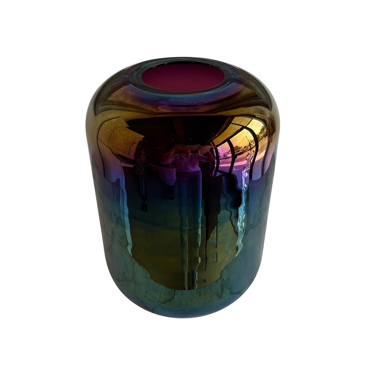 Fait main Paire de deux vases italiens en verre de Murano de couleur lilas foncé du 20ème siècle, décoration de table en vente