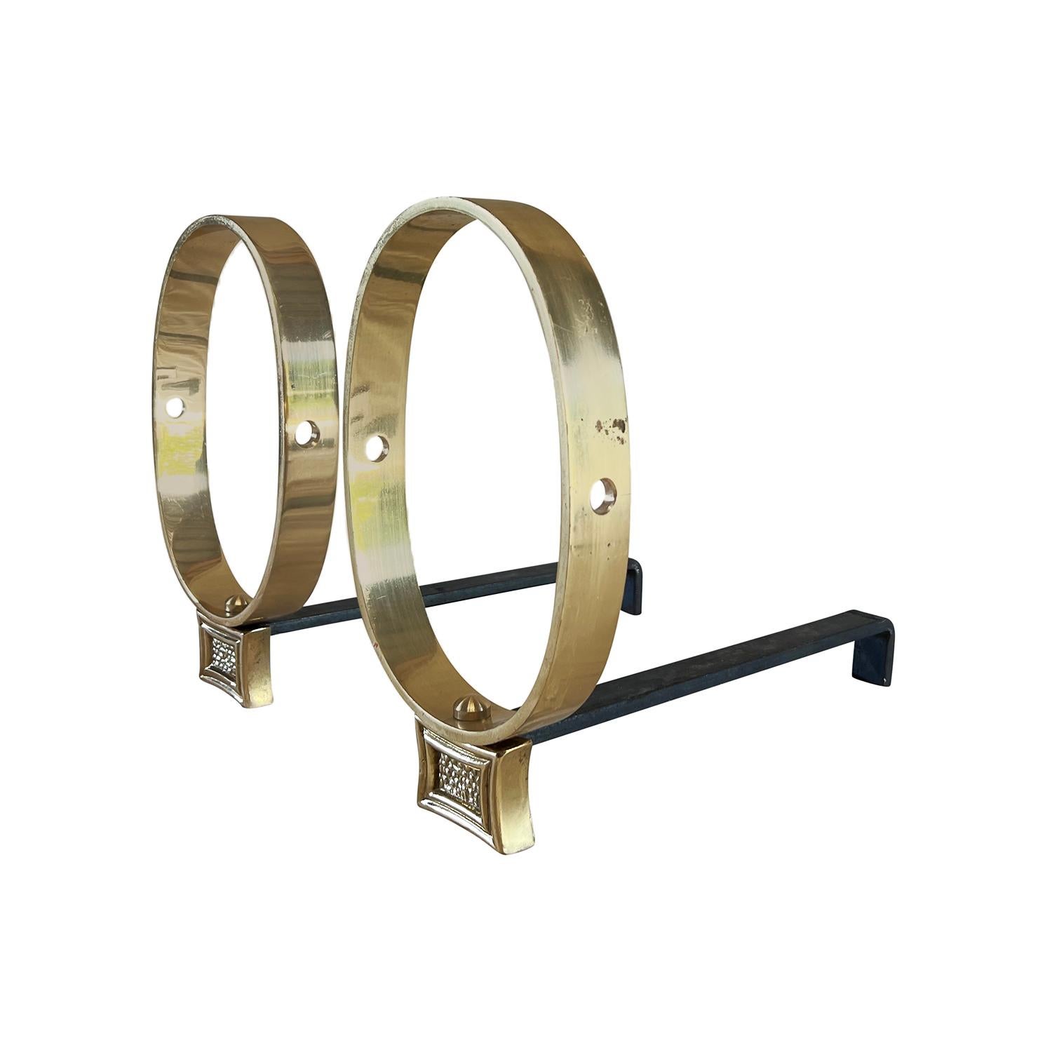 A vintage Mid-Century modern Italian pair of andirons made of hand crafted iron and polished brass, in good condition. Wear consistent with age and use. Circa 1940 - 1960, Italy.