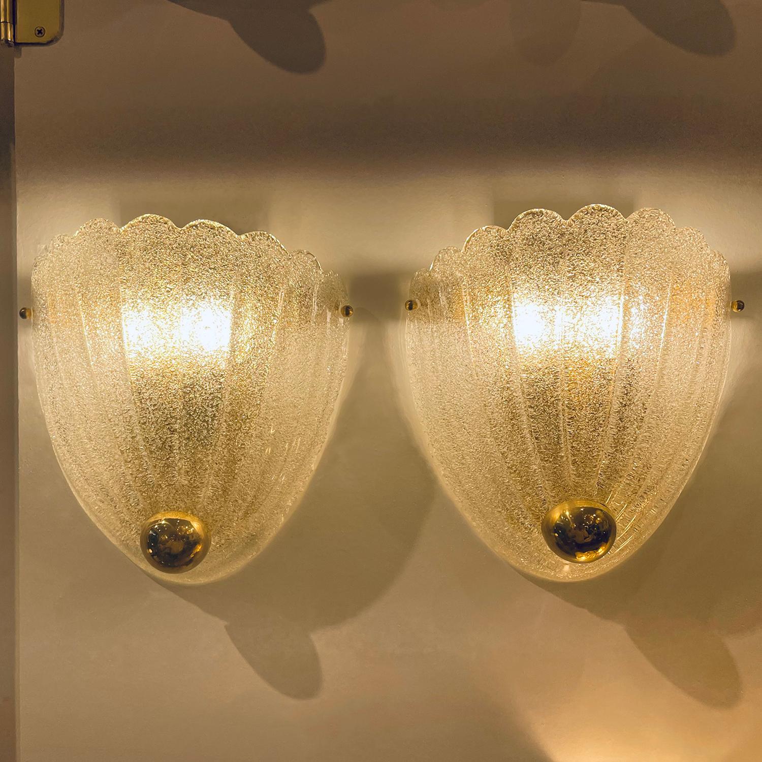 Metal 20th Century Italian Pair of Vintage Murano Glass Seashell Wall Lights For Sale