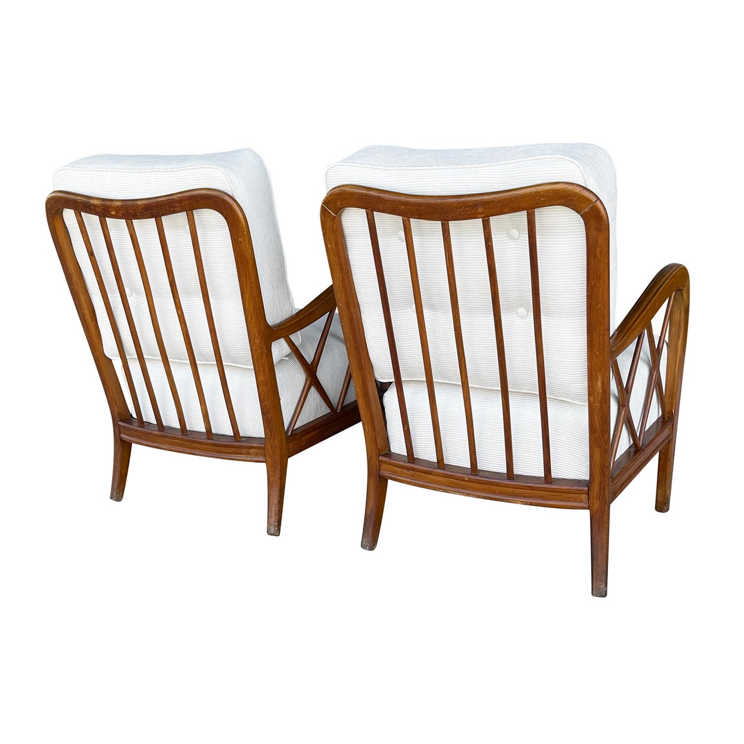 20th Century Italian Pair of Walnut Lounge Chairs by Paolo Buffa 1