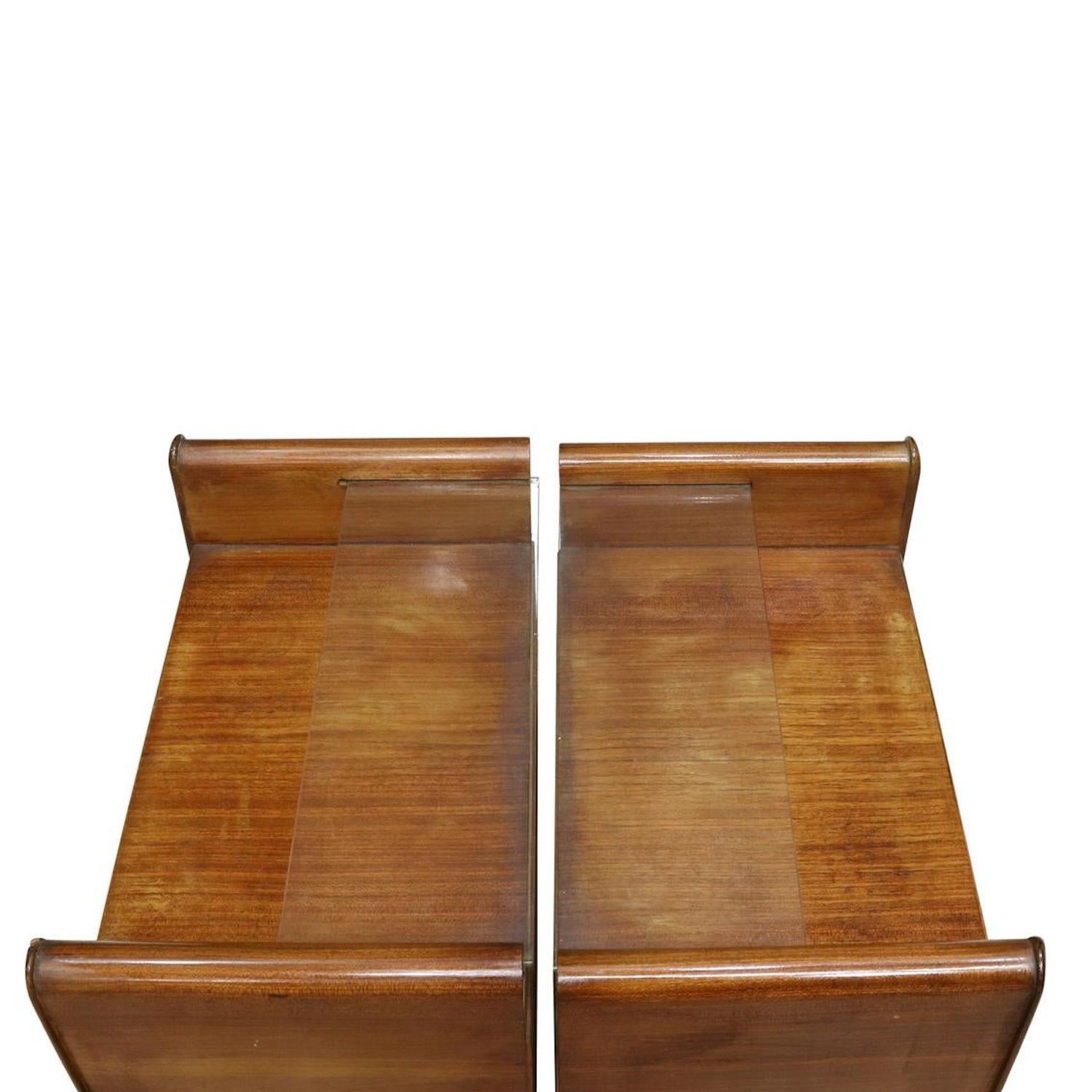 20th Century Italian Pair of Walnut Nightstands, Bedside Tables by Paolo Buffa 3