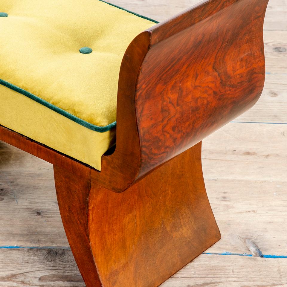 Italian 20e siècle, Paire de tabourets en bois italiens en vente