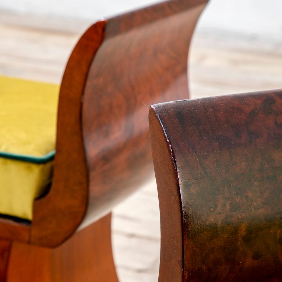 Late 20th Century 20e siècle, Paire de tabourets en bois italiens en vente