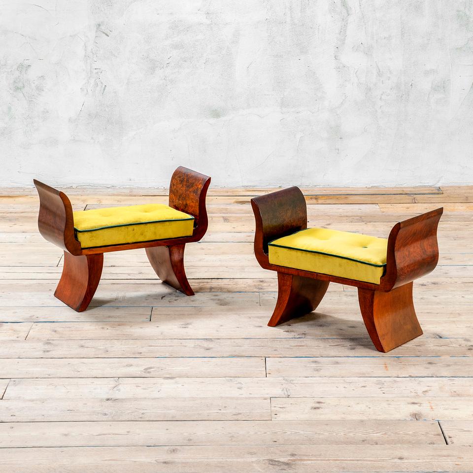 Tissu 20e siècle, Paire de tabourets en bois italiens en vente