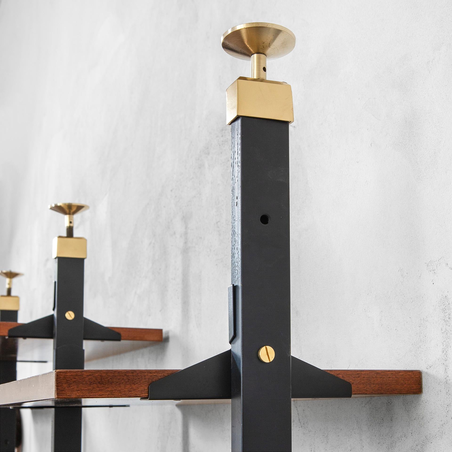 20. Jahrhundert, Italienische Produktion Wand Bücherregal mit verstellbaren Regalen 60s (Moderne der Mitte des Jahrhunderts) im Angebot