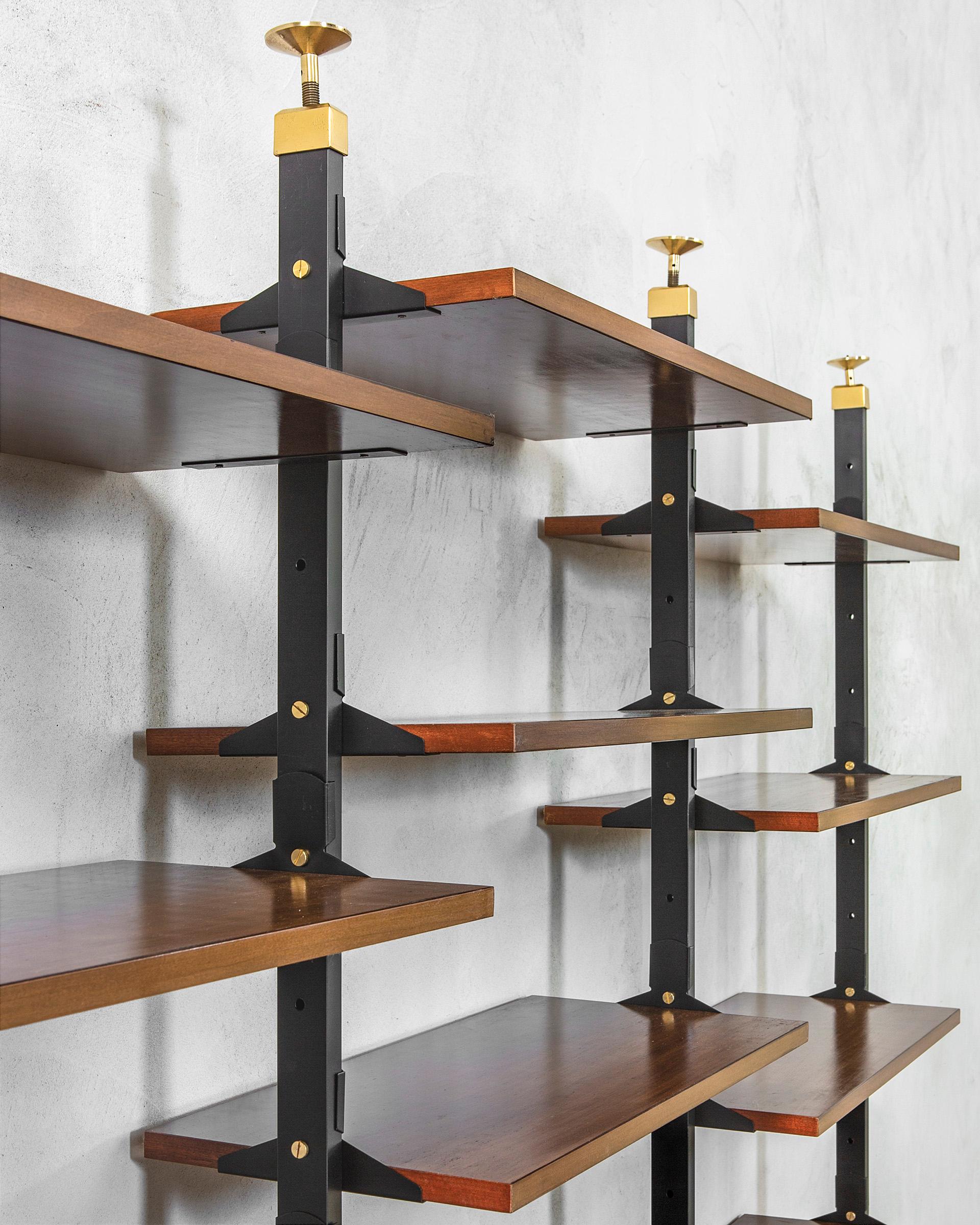 20. Jahrhundert, Italienische Produktion Wand Bücherregal mit verstellbaren Regalen 60s (Italian) im Angebot