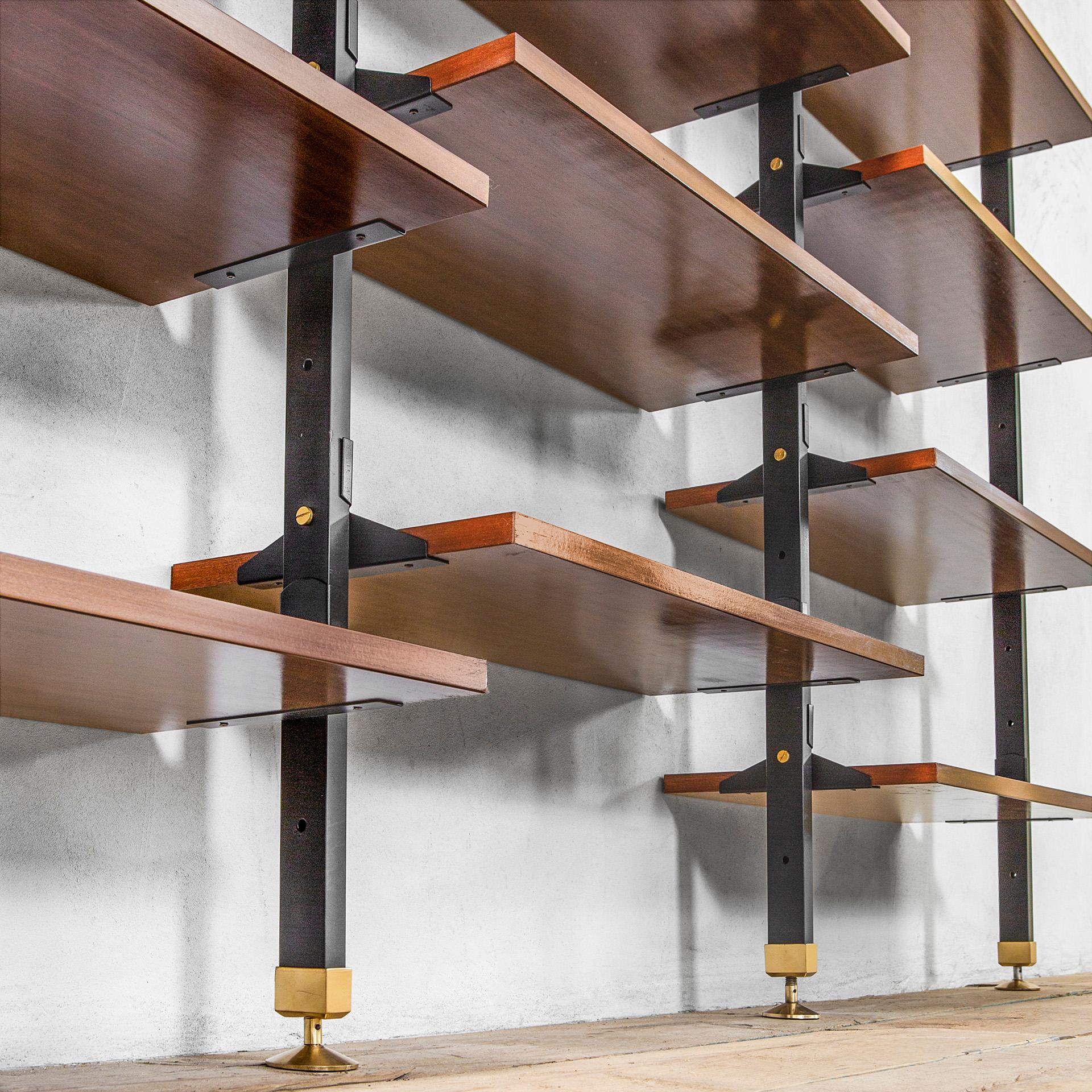 20. Jahrhundert, Italienische Produktion Wand Bücherregal mit verstellbaren Regalen 60s im Zustand „Gut“ im Angebot in Turin, Turin
