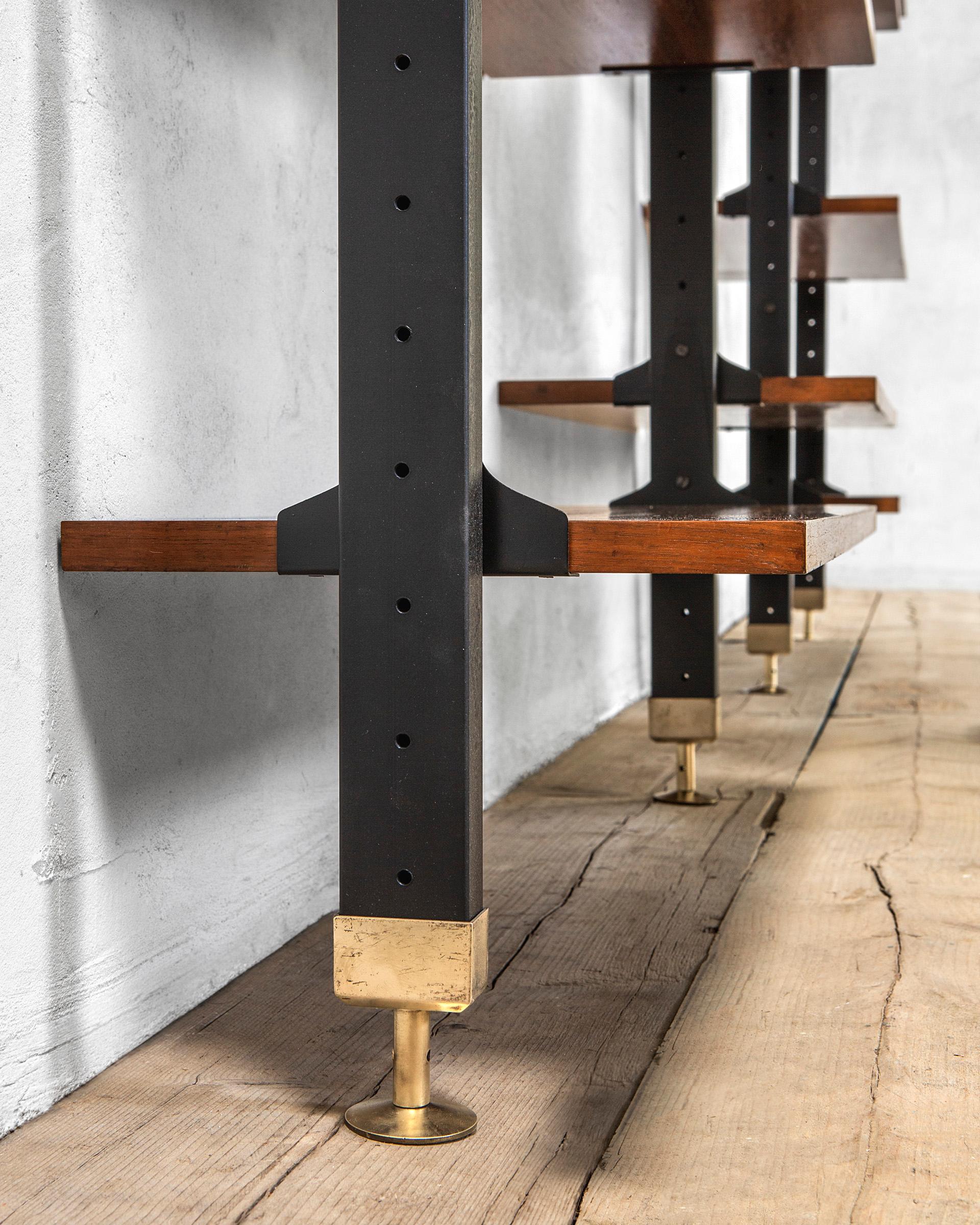 20th Century, Italian Production Wall Bookcase with adjustable shelves, 60s For Sale 1